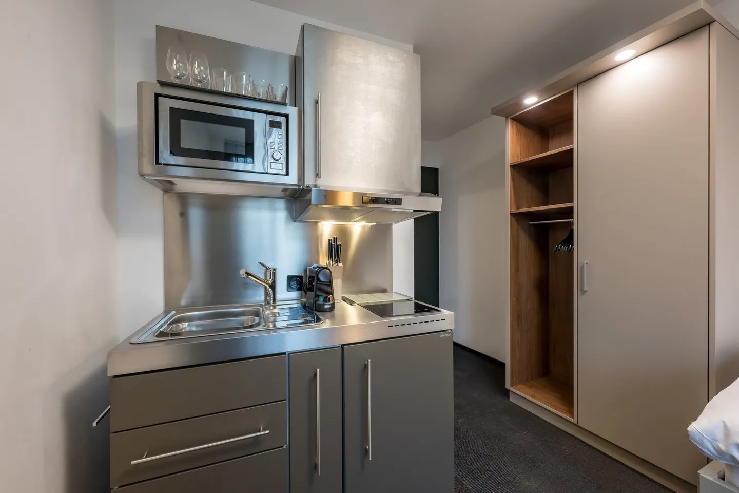 Nuovo studio arredato in una posizione molto centrale a Kriens - Foto 7 di 10