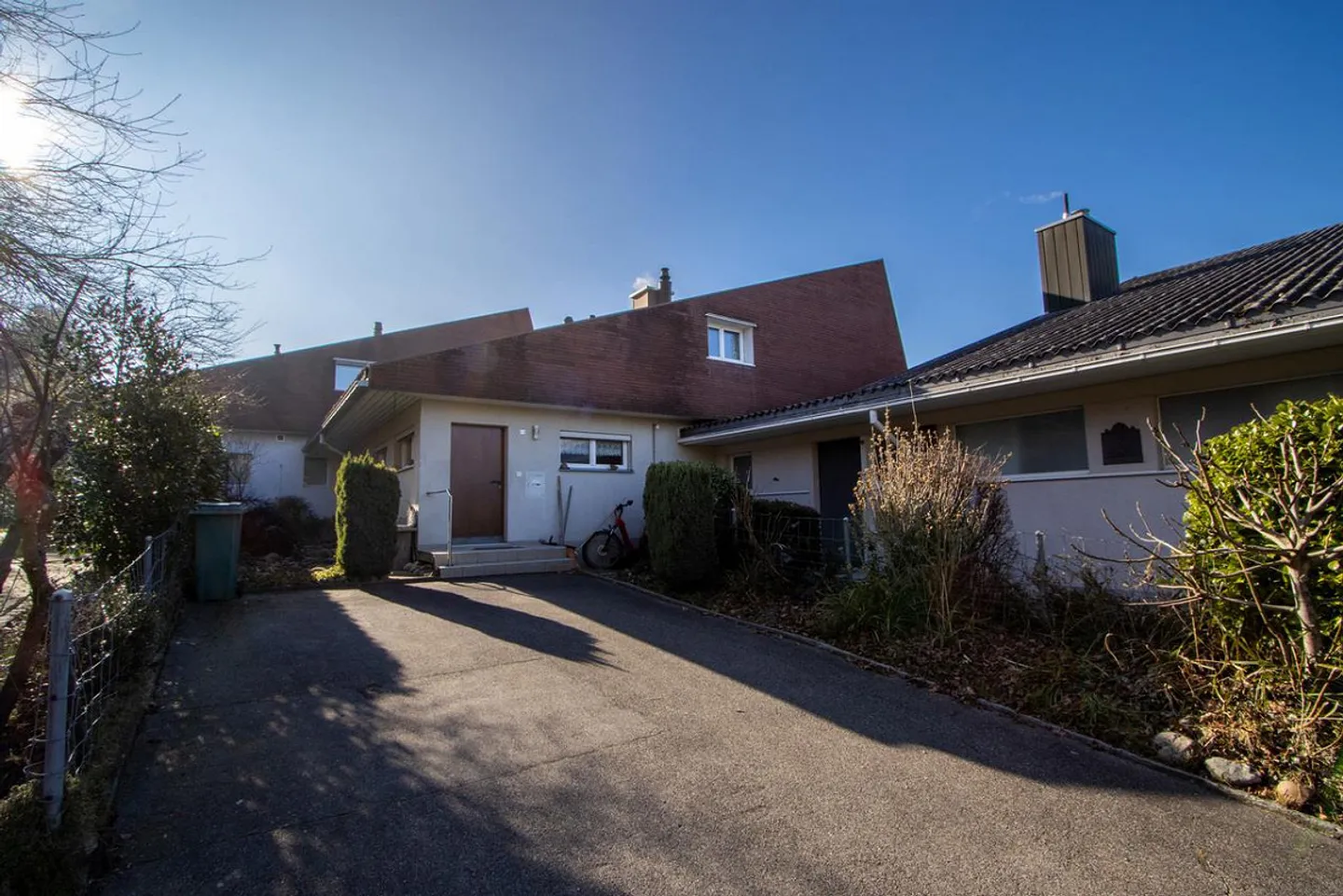 4.5-room terraced house with lake view and great potential - Photo 2 of 18
