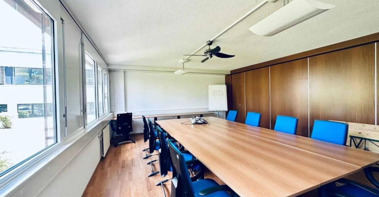 Modern Office Space in Lausanne - Photo 2 of 17
