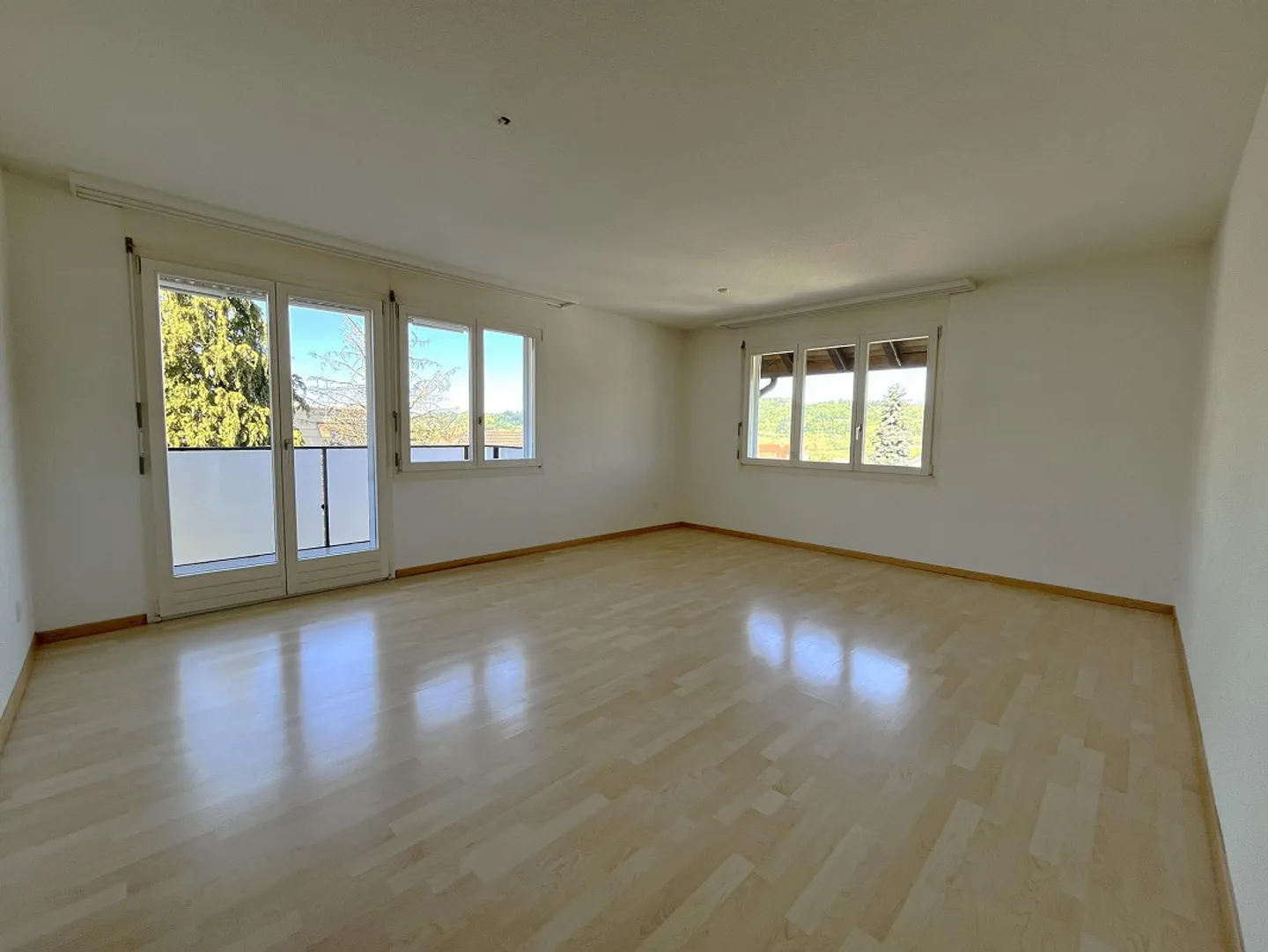 Helle 4.5-Zimmer-Wohnung mit Balkon - Foto 2 von 10