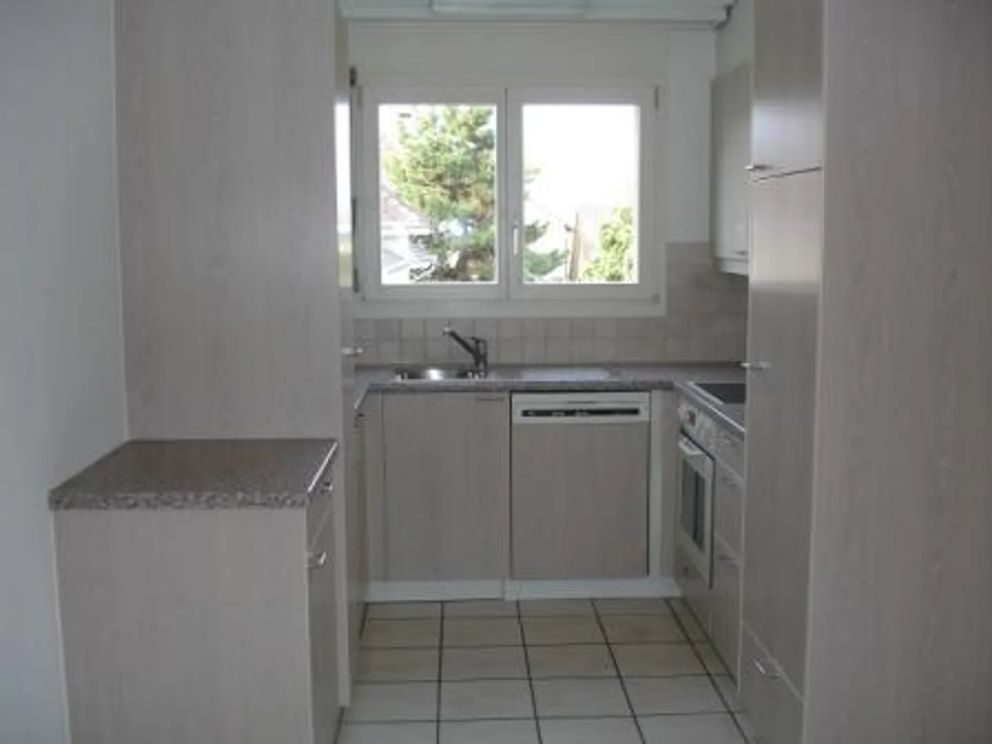 Helle 4.5-Zimmer-Wohnung mit Balkon - Foto 6 von 10