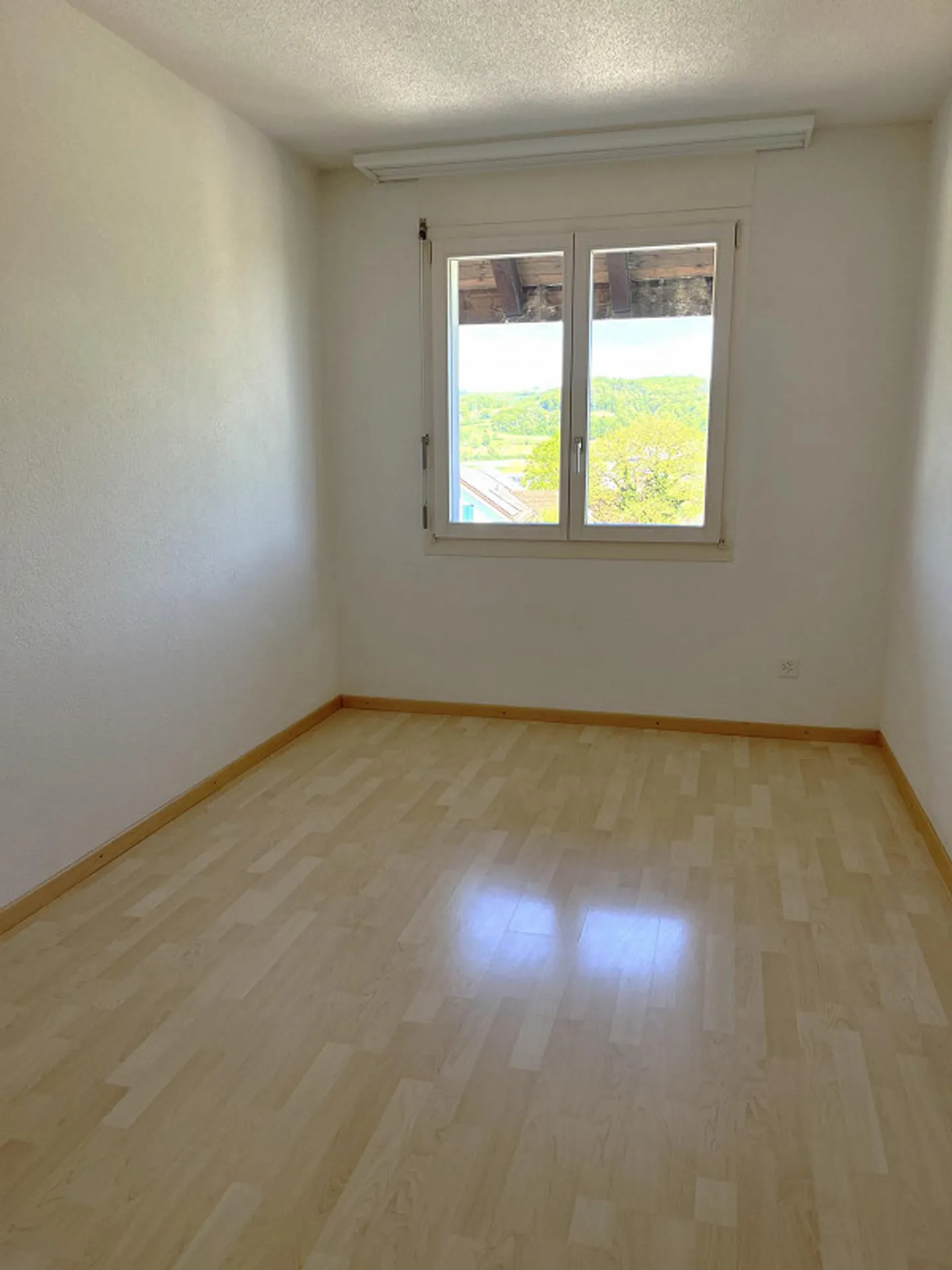 Helle 4.5-Zimmer-Wohnung mit Balkon - Foto 4 von 10