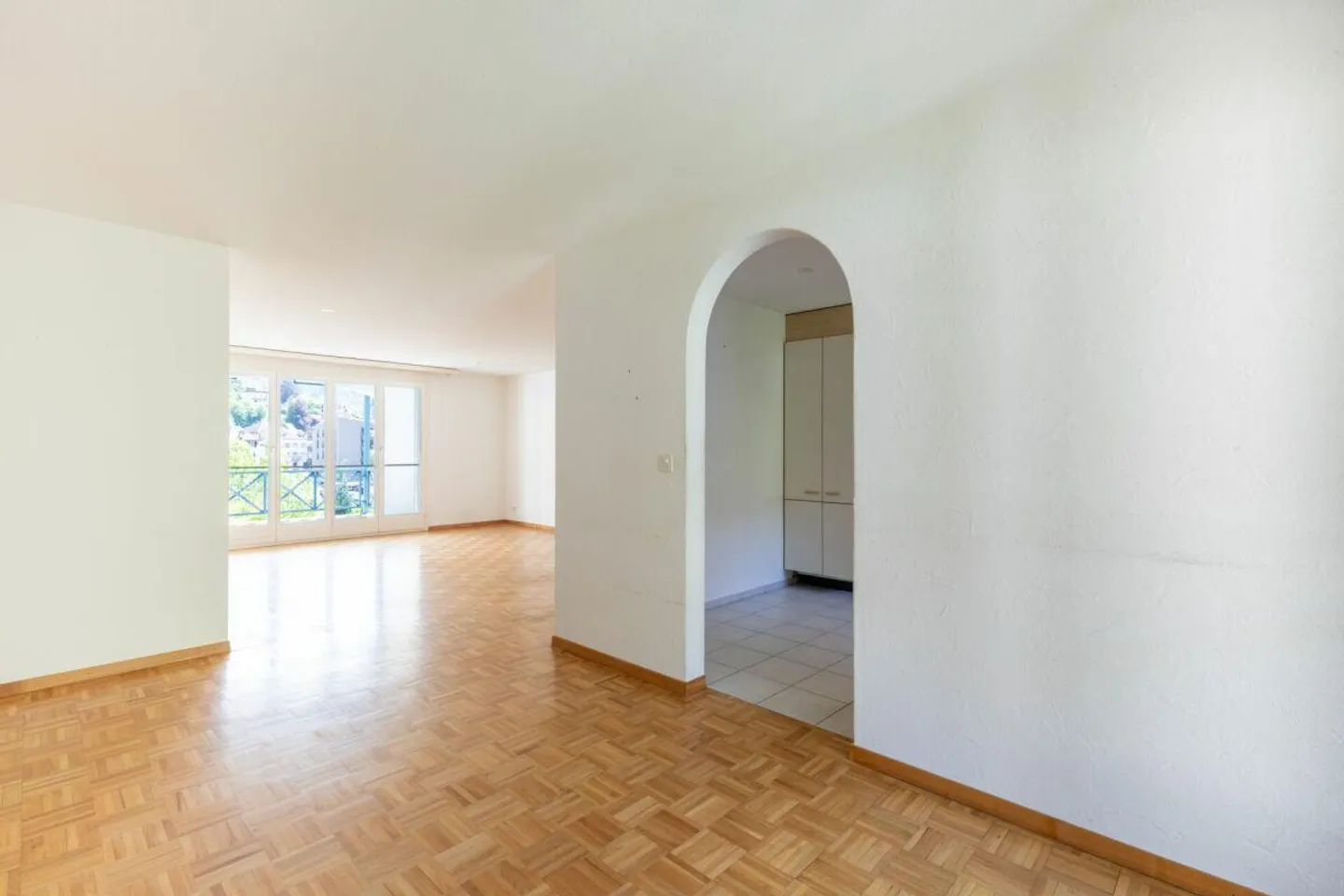 Bright apartment with great potential - Photo 4 of 10
