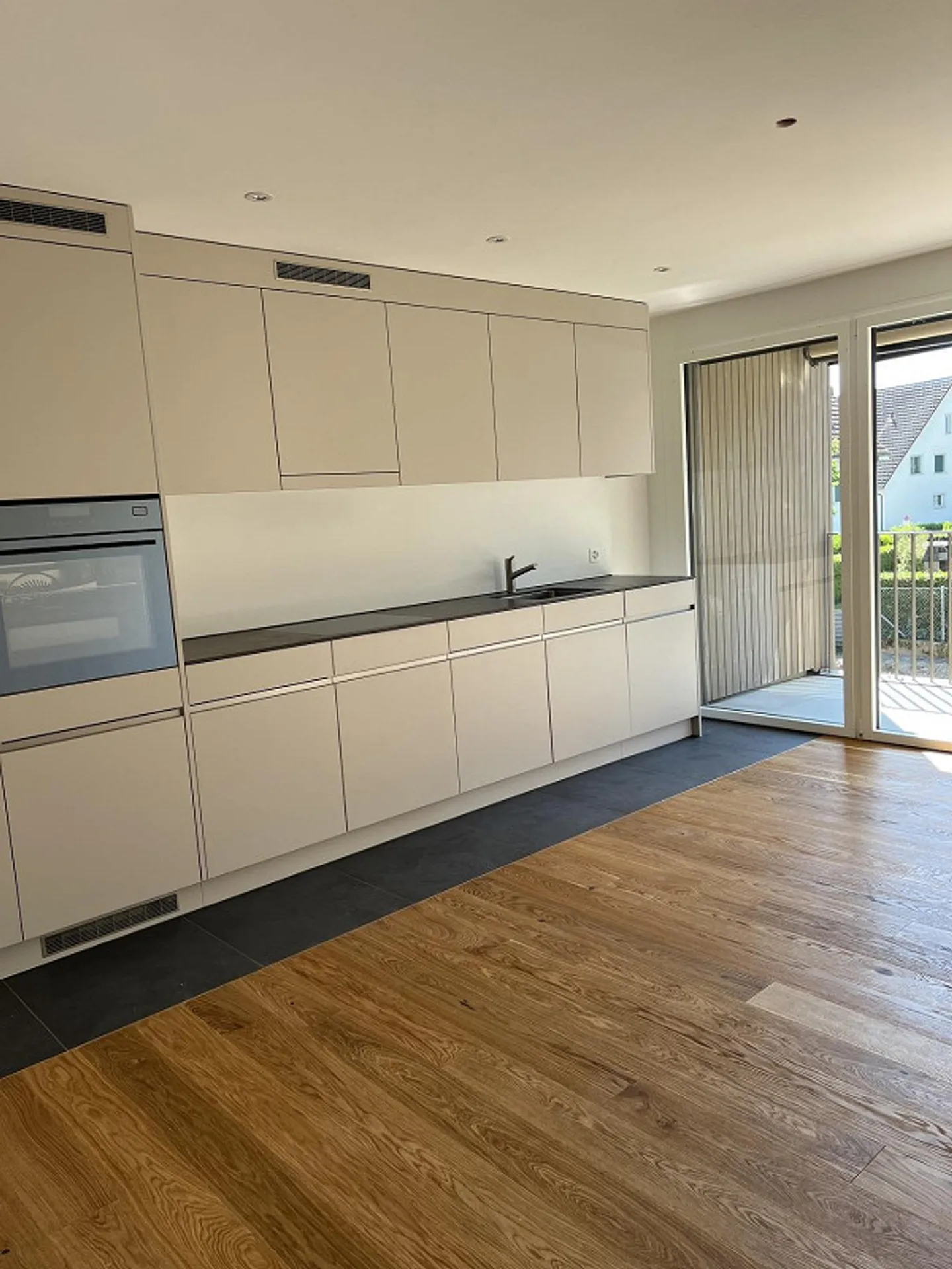Appartamento moderno di 2,5 stanze in una posizione rurale - Foto 2 di 5