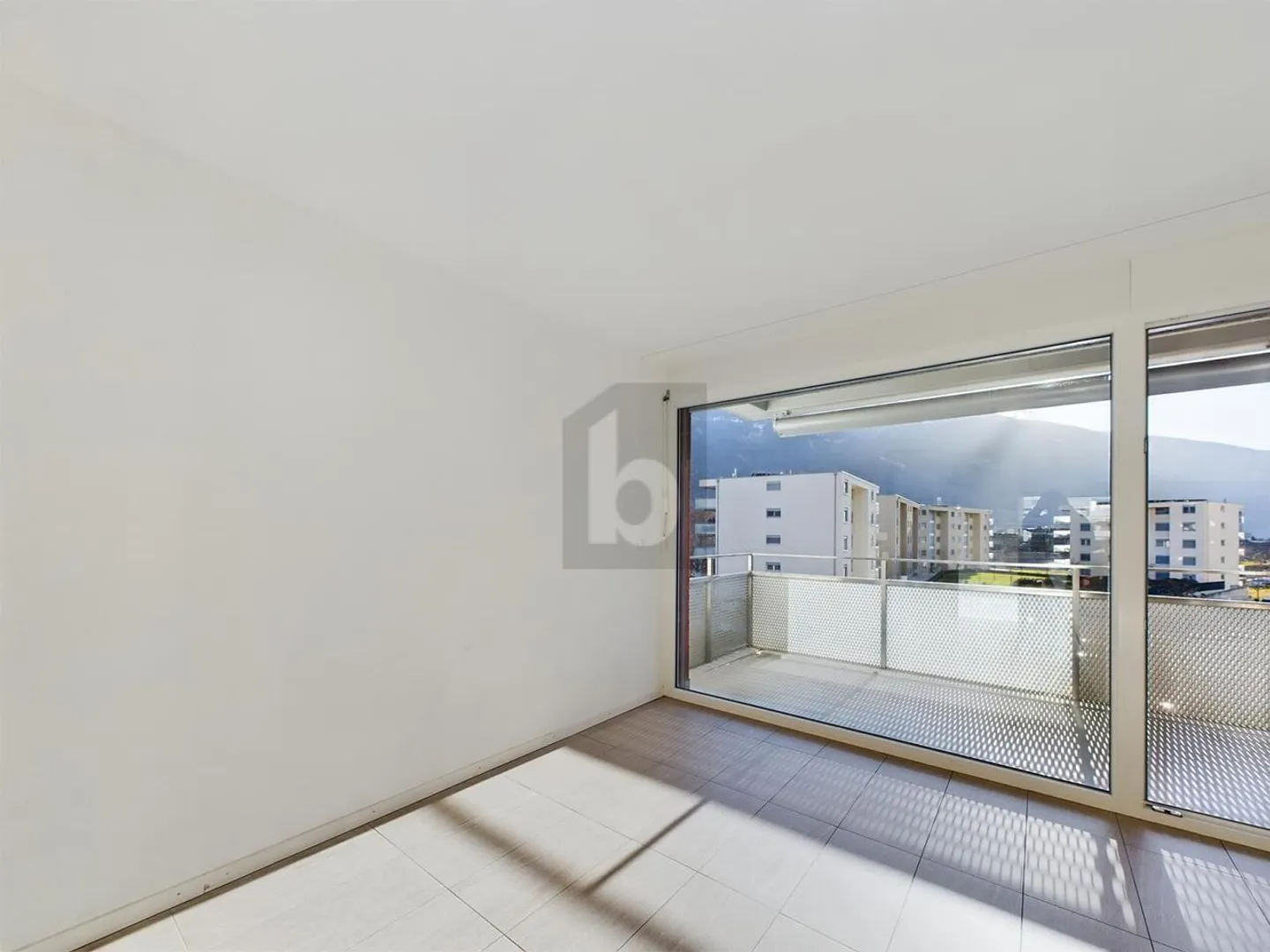 UN AMBIENTE SOLEGGIATO CON VISTA SUD - Foto 2 di 6