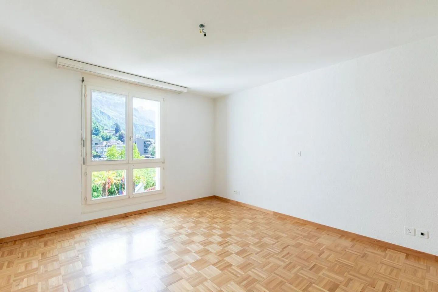 Bright apartment with great potential - Photo 7 of 10