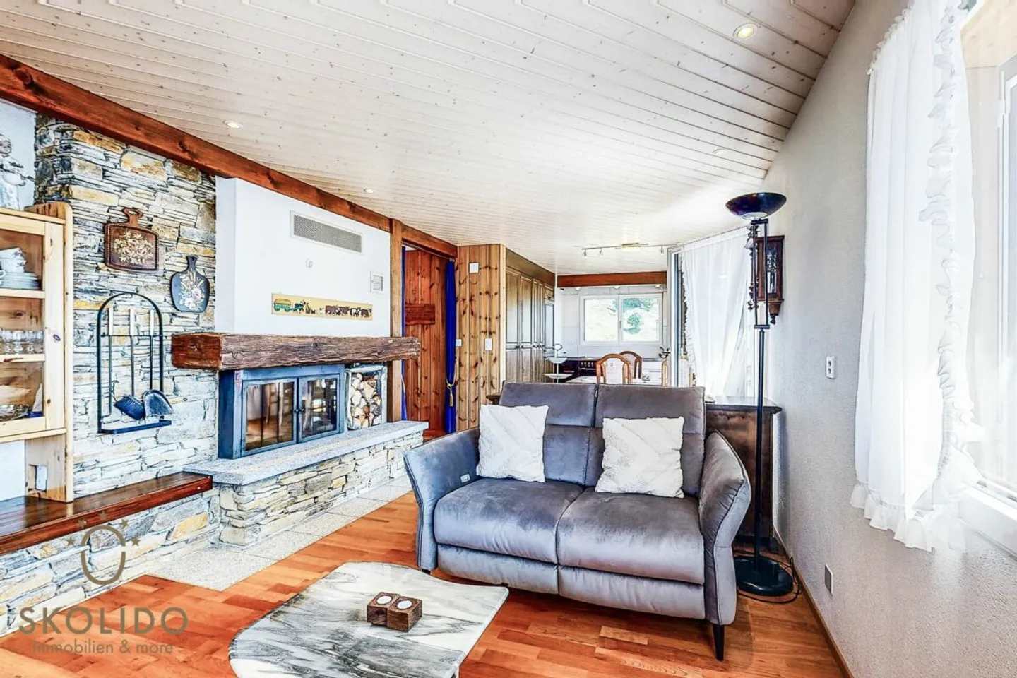 Modernisiertes Chalet mit Einliegerwohnung und Weitblick - Foto 3 von 36