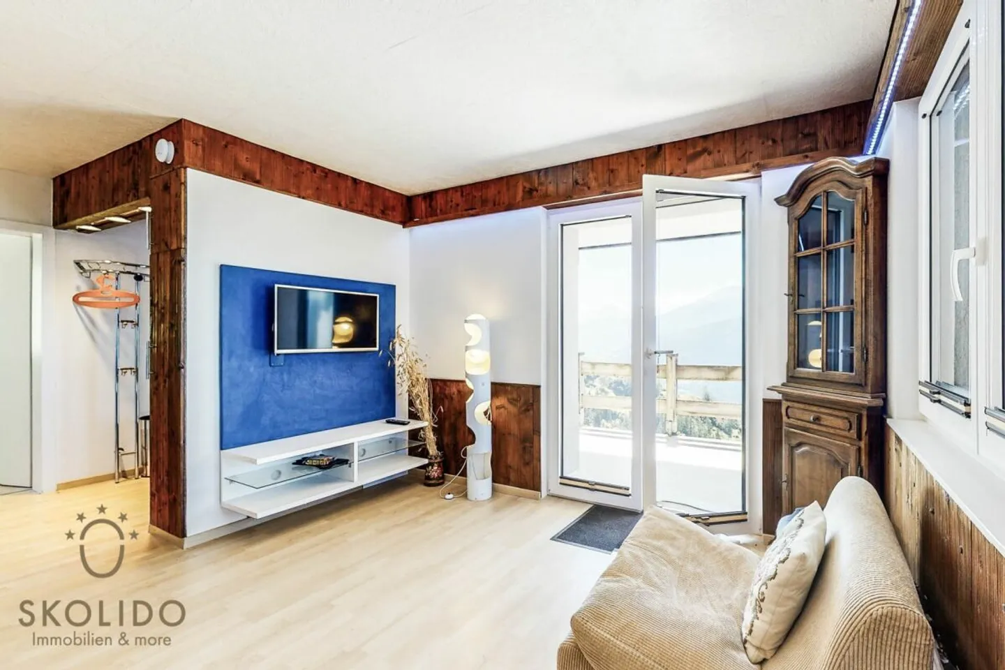 Modernisiertes Chalet mit Einliegerwohnung und Weitblick - Foto 9 von 36