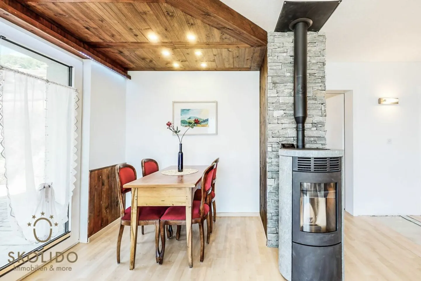 Modernisiertes Chalet mit Einliegerwohnung und Weitblick - Foto 10 von 36