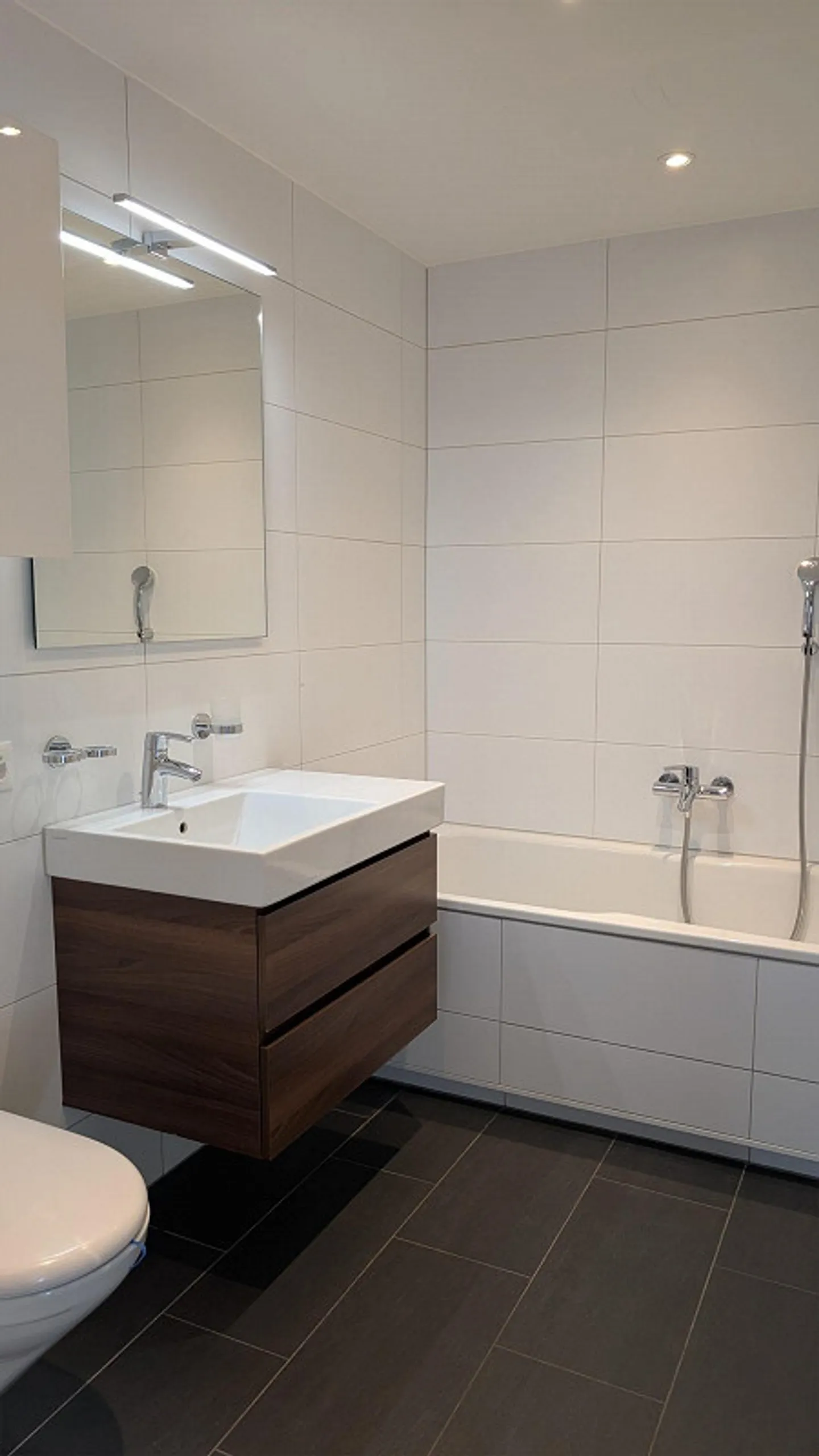 Appartement de jardin lumineux et charmant de 5 pièces au cœur d'Oberwil ! - Photo 7 sur 10