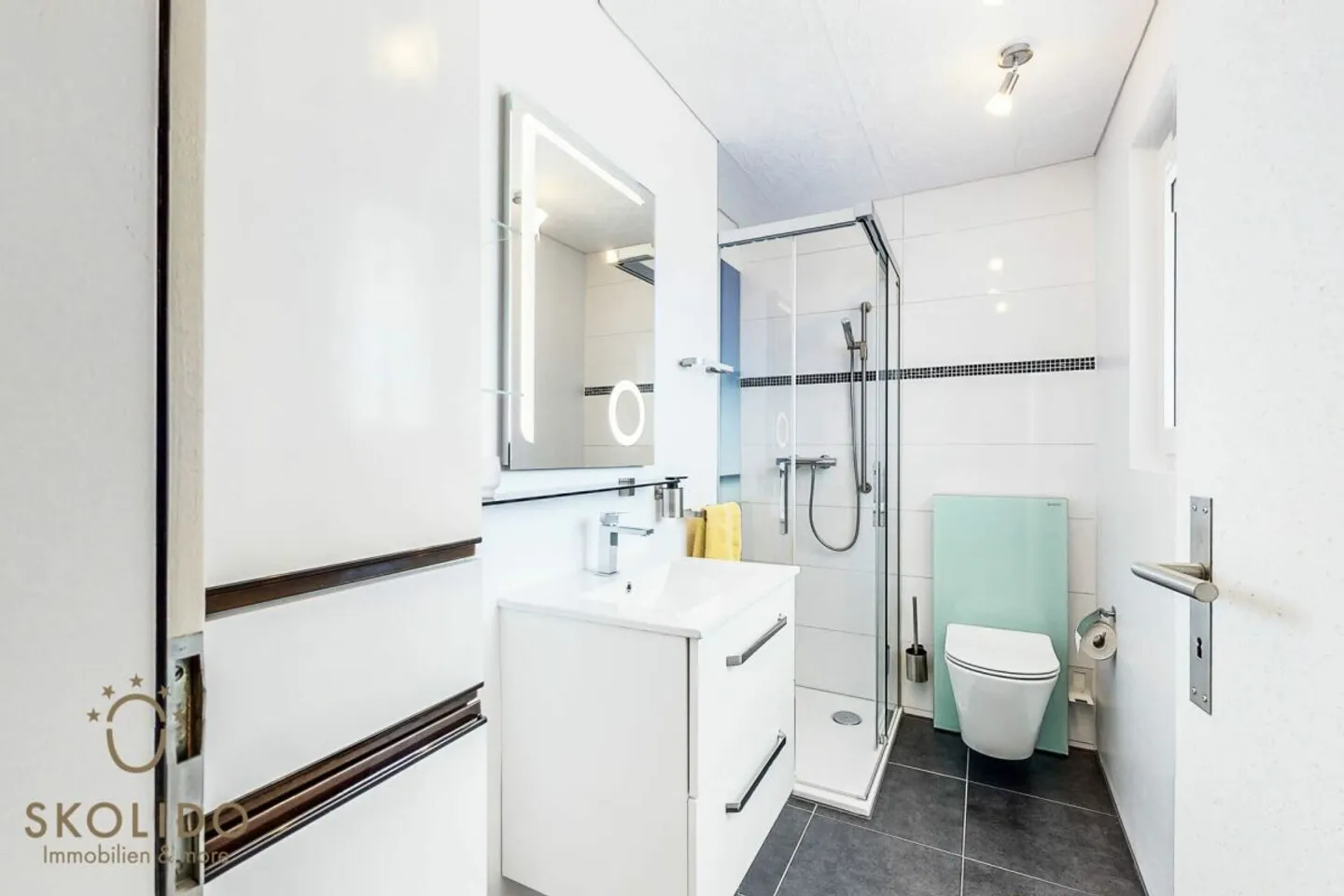 Modernisiertes Chalet mit Einliegerwohnung und Weitblick - Foto 22 von 36