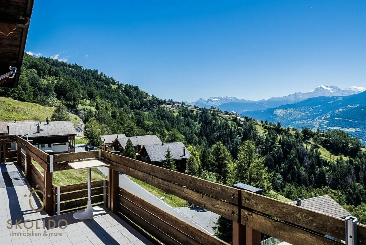 Modernisiertes Chalet mit Einliegerwohnung und Weitblick - Foto 26 von 36