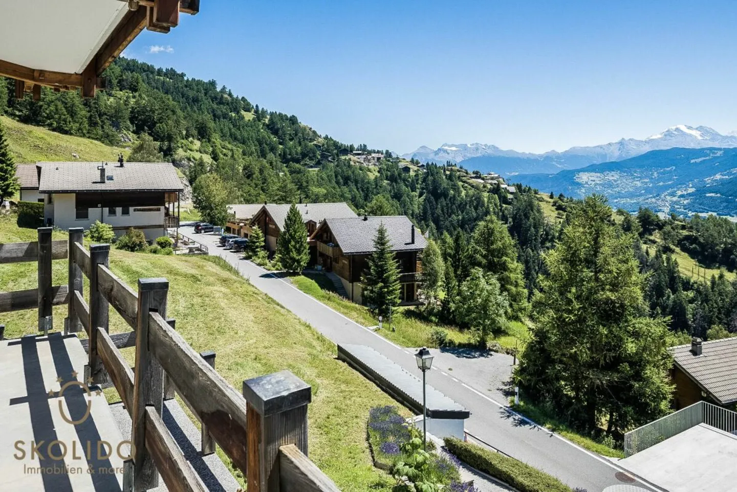 Modernisiertes Chalet mit Einliegerwohnung und Weitblick - Foto 28 von 36