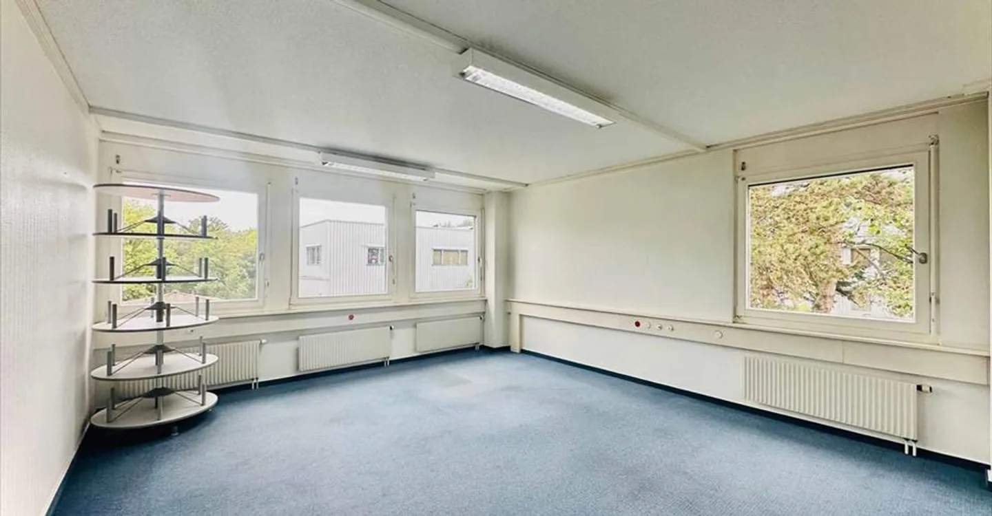 Office space for rent - Photo 3 of 4