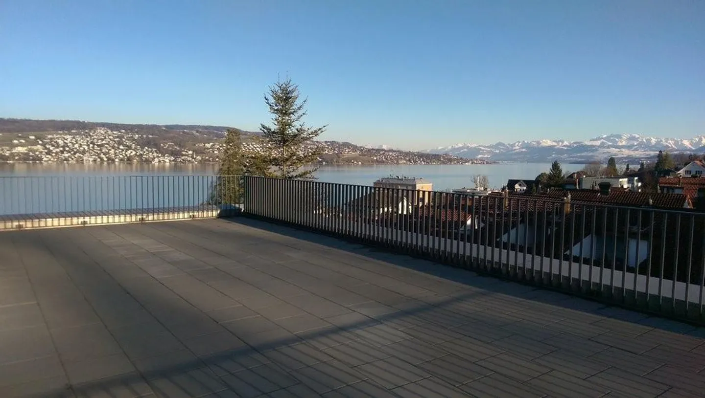 Appartamento Attico da Sogno con Vista Panoramica sul Lago a Rüschlikon - Foto 2 di 7