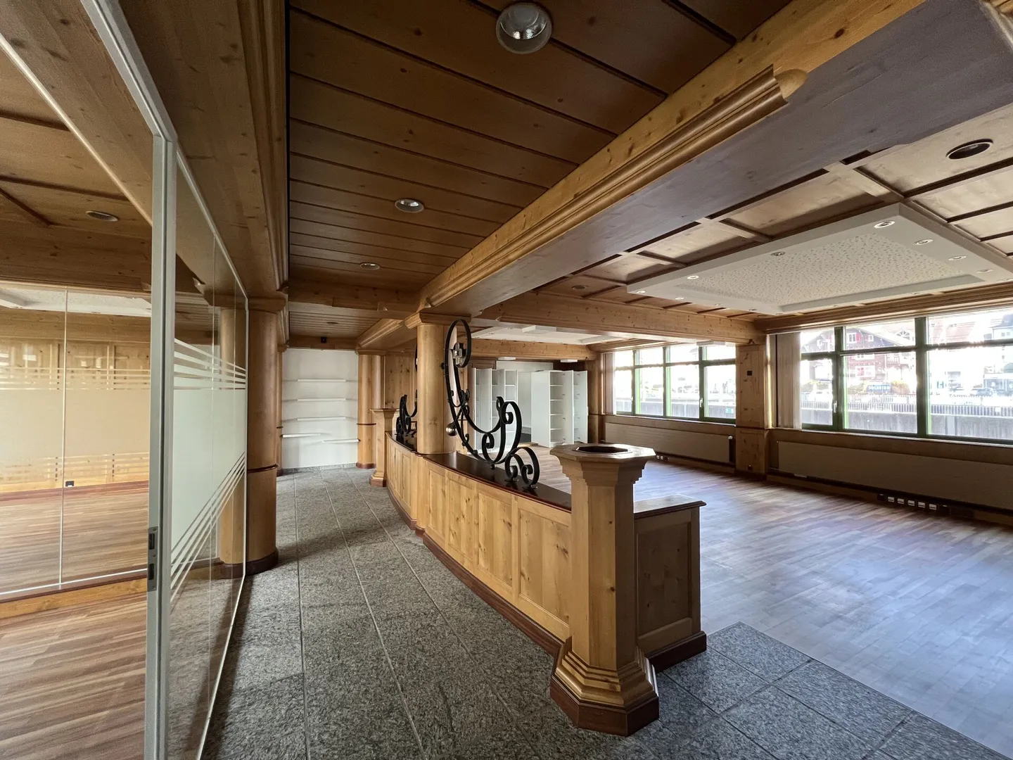 TEMPORARY - Modern Office Spaces Near Schwyz Train Station - Photo 4 of 9