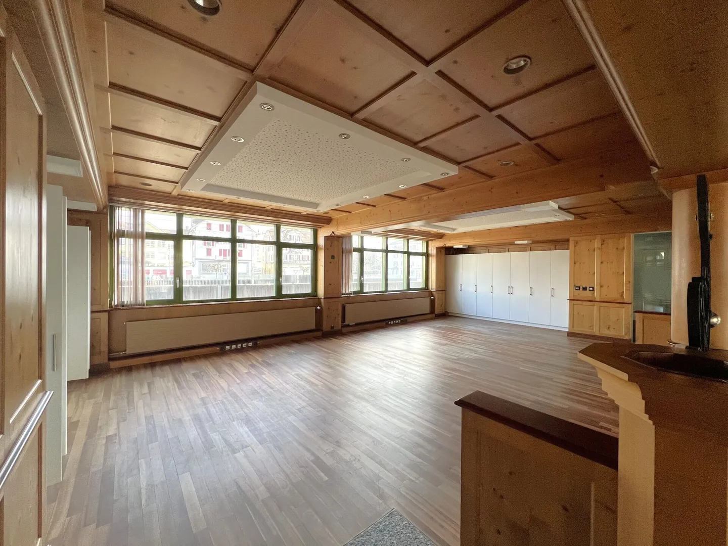 TEMPORARY - Modern Office Spaces Near Schwyz Train Station - Photo 5 of 9