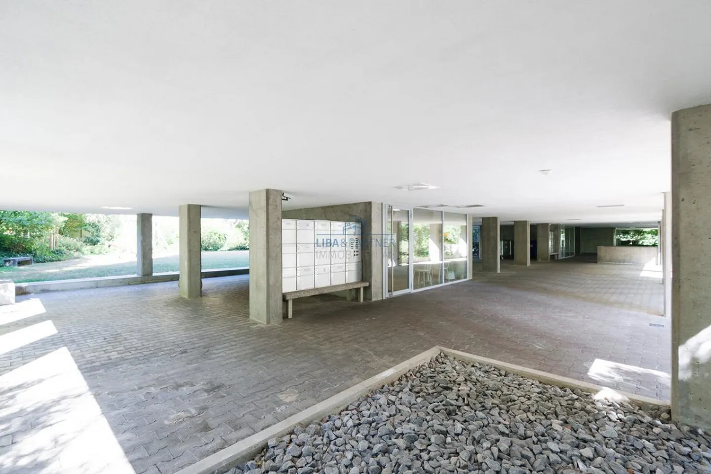 Spacious Condominium with Fireplace in Popular Gellert - Photo 12 of 12