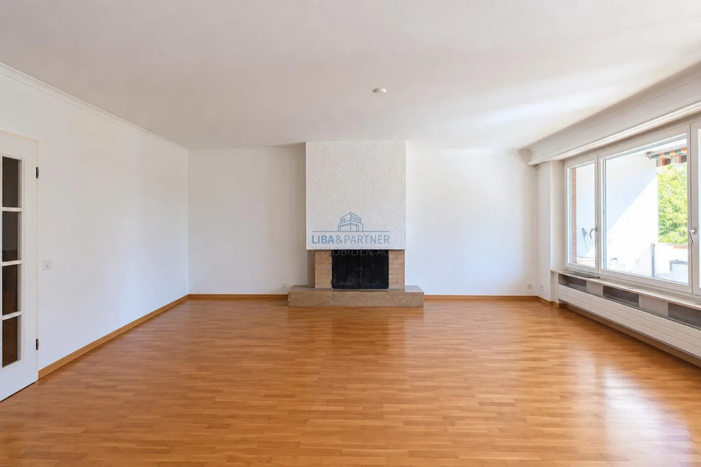Spacious Condominium with Fireplace in Popular Gellert - Photo 3 of 12