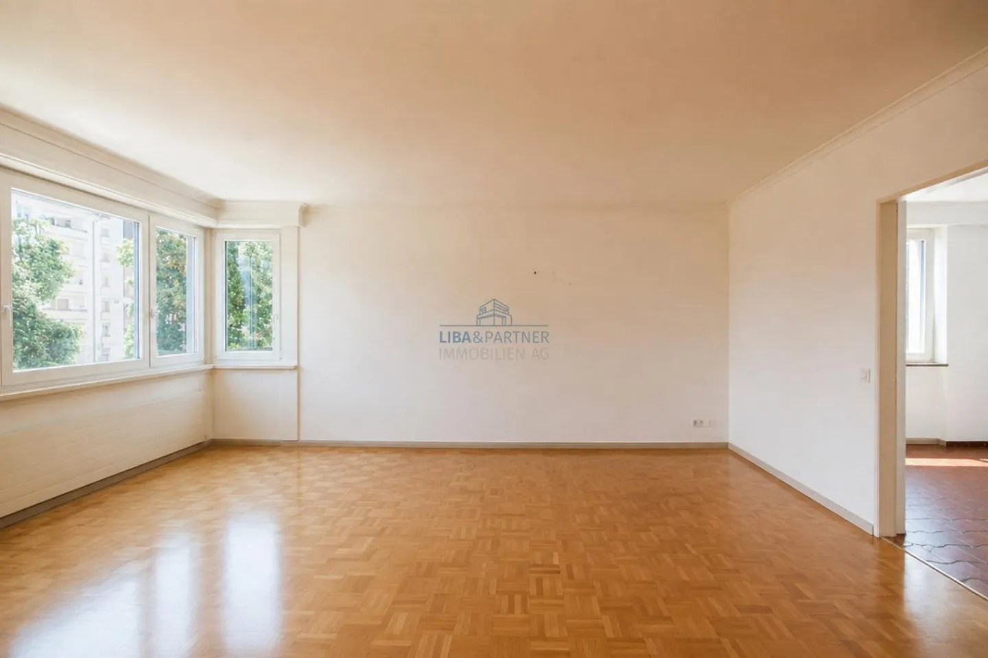 Spacious Condominium with Fireplace in Popular Gellert - Photo 5 of 12