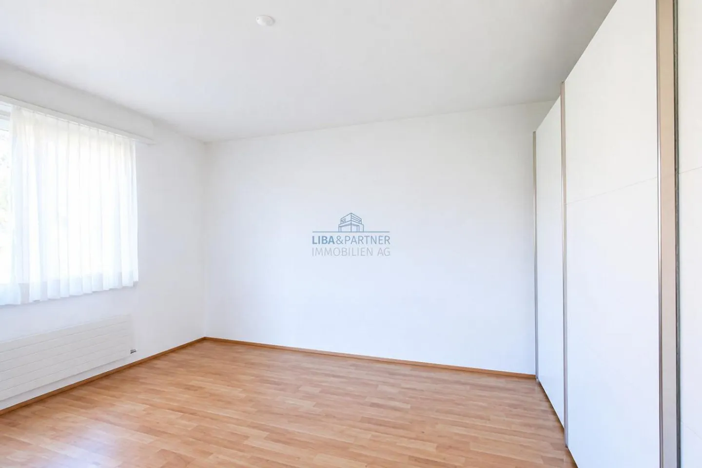 Spacious Condominium with Fireplace in Popular Gellert - Photo 7 of 12