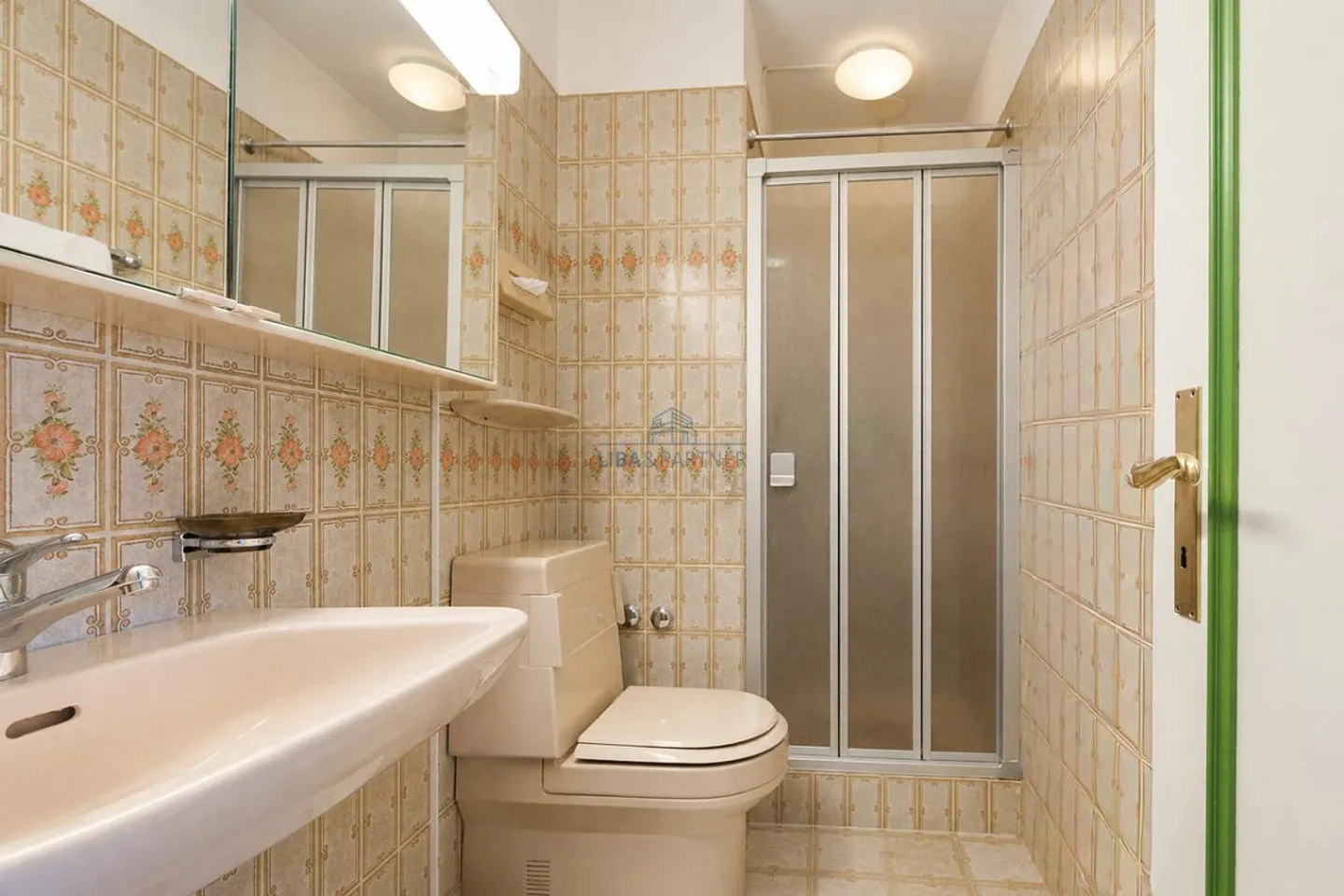 Spacious Condominium with Fireplace in Popular Gellert - Photo 9 of 12
