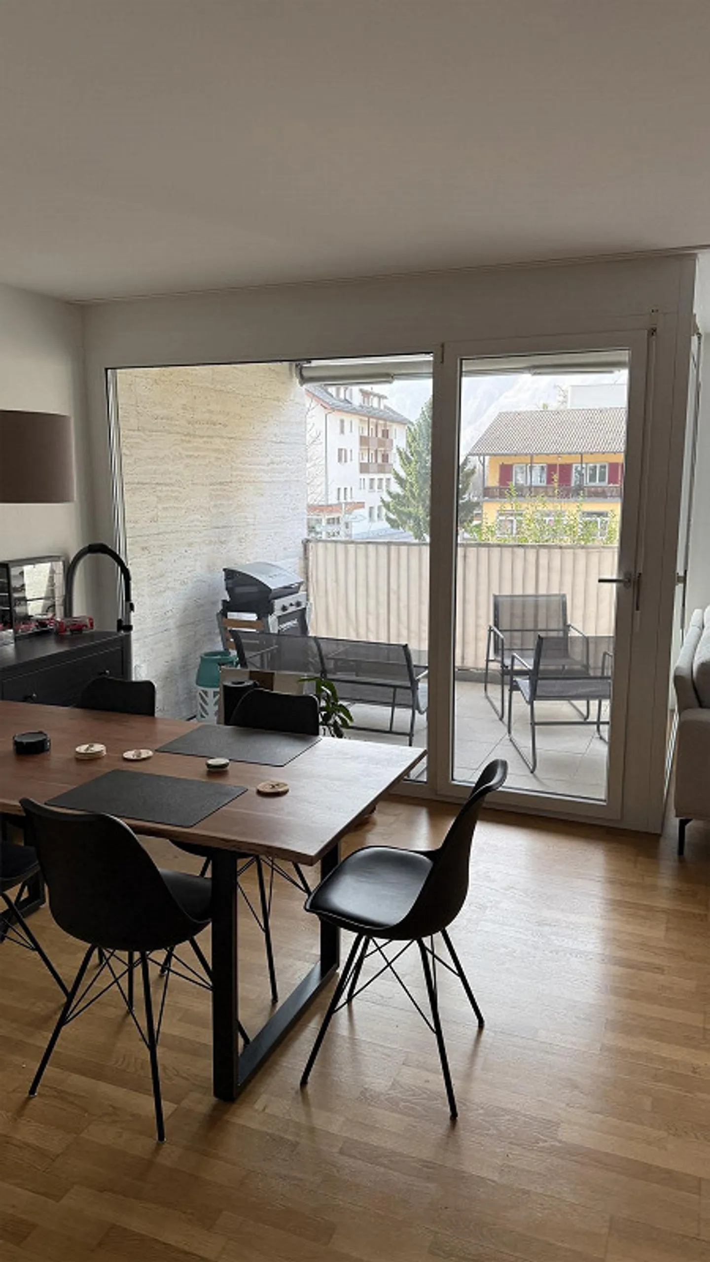 Modernes Apartment mit Balkon - Foto 6 von 11