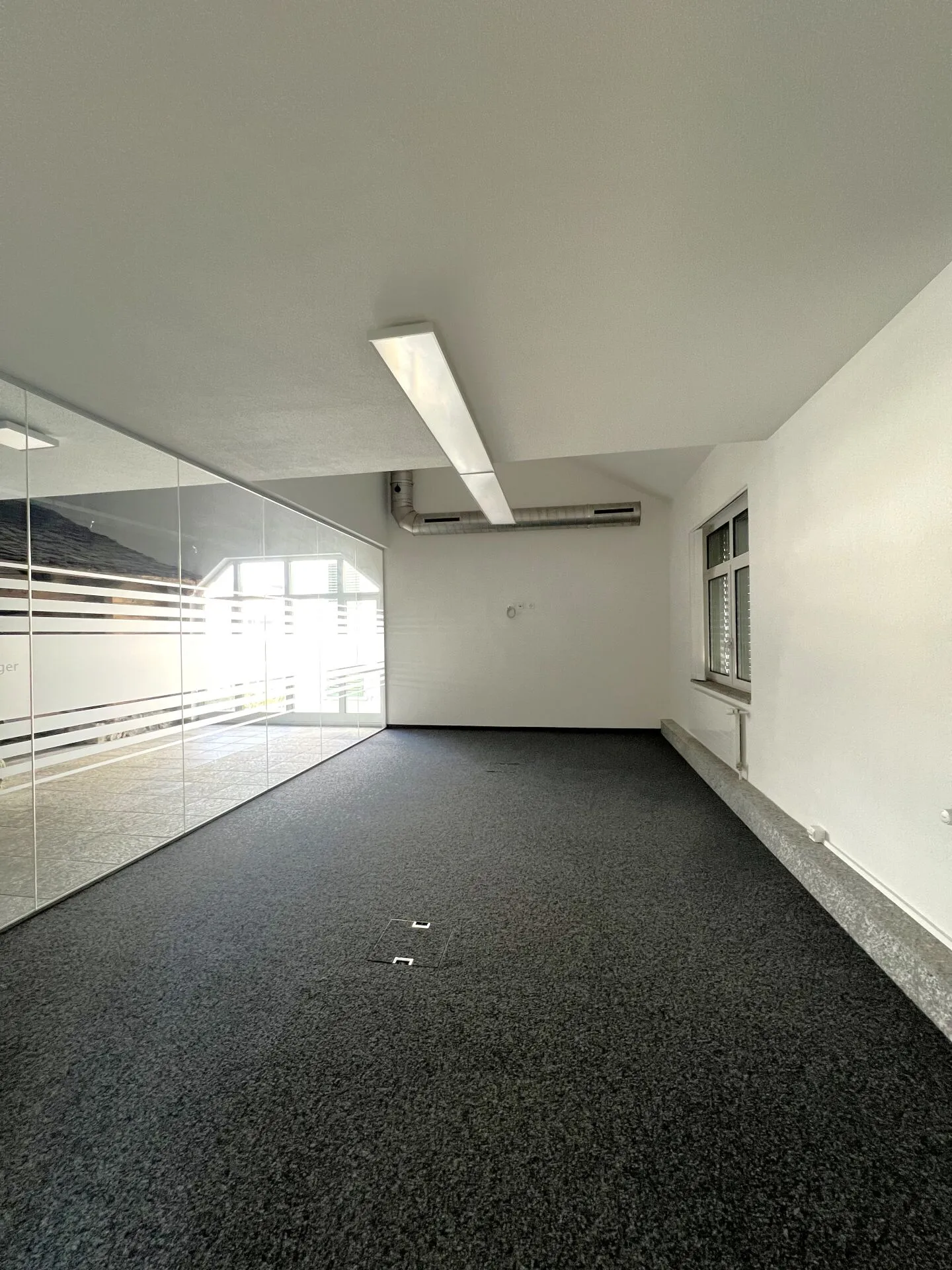 TEMPORARY - Modern Office Spaces Near Schwyz Train Station - Photo 8 of 9