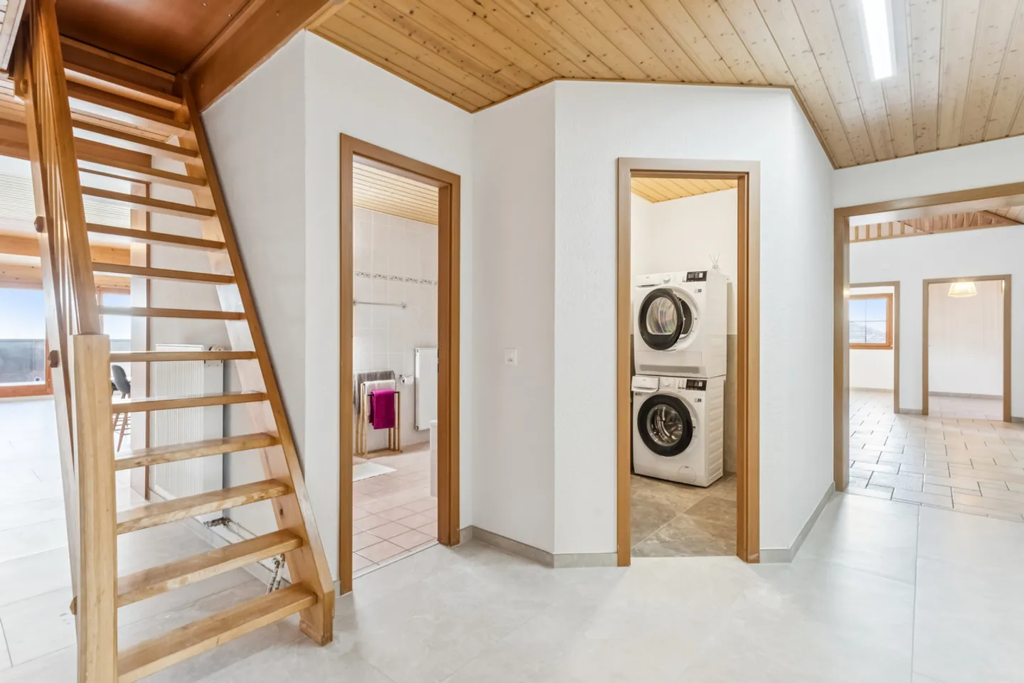 Magnifico appartamento di 6,5 stanze a Ogens - Foto 10 di 14