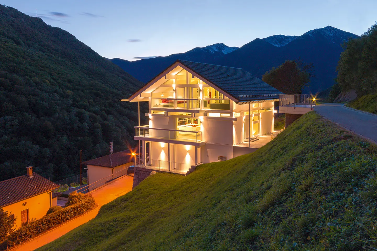 Oasi di Lusso e Design: Villa con Vista Panoramica a 360° - Foto 2 di 20