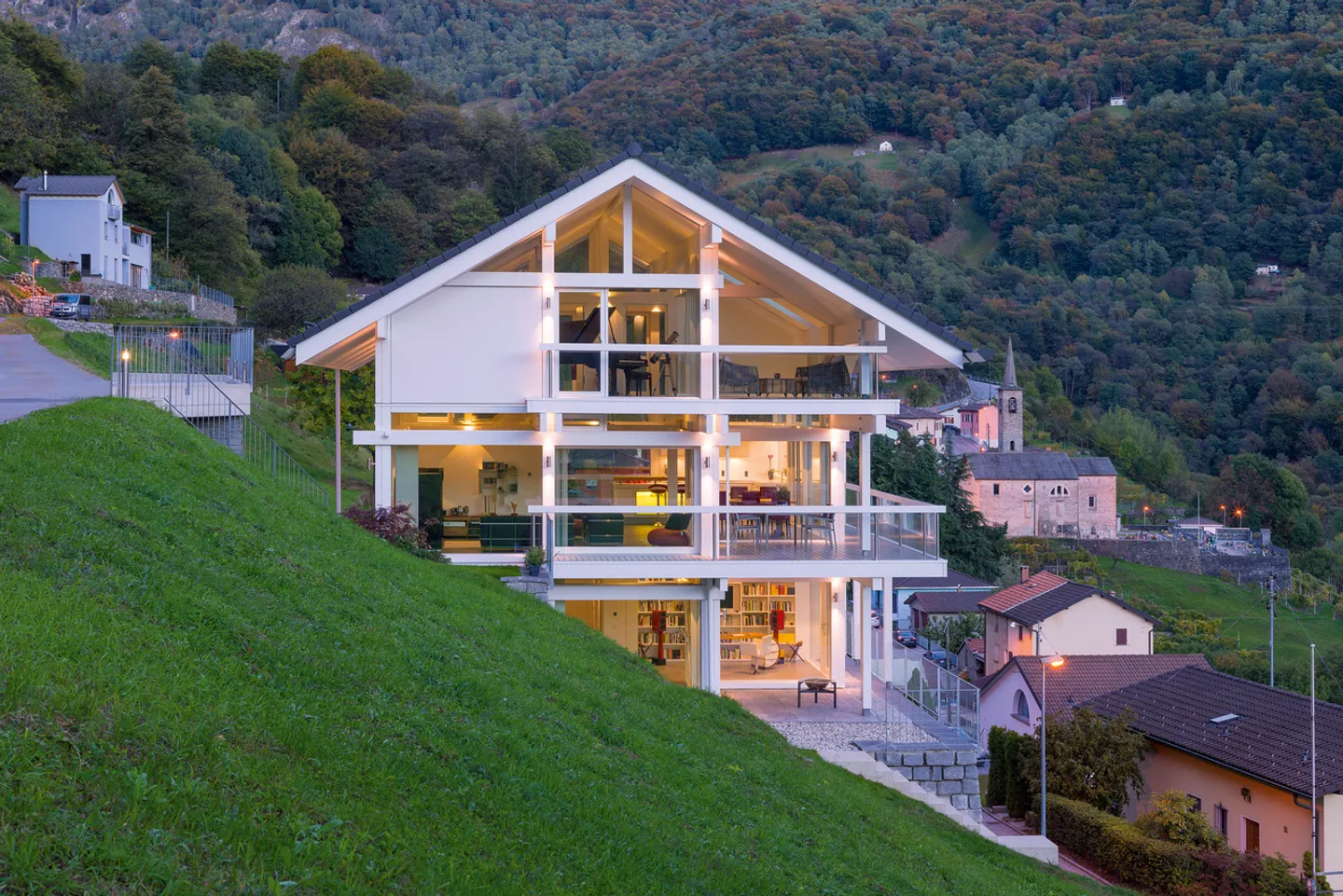 Oasi di Lusso e Design: Villa con Vista Panoramica a 360° - Foto 3 di 20