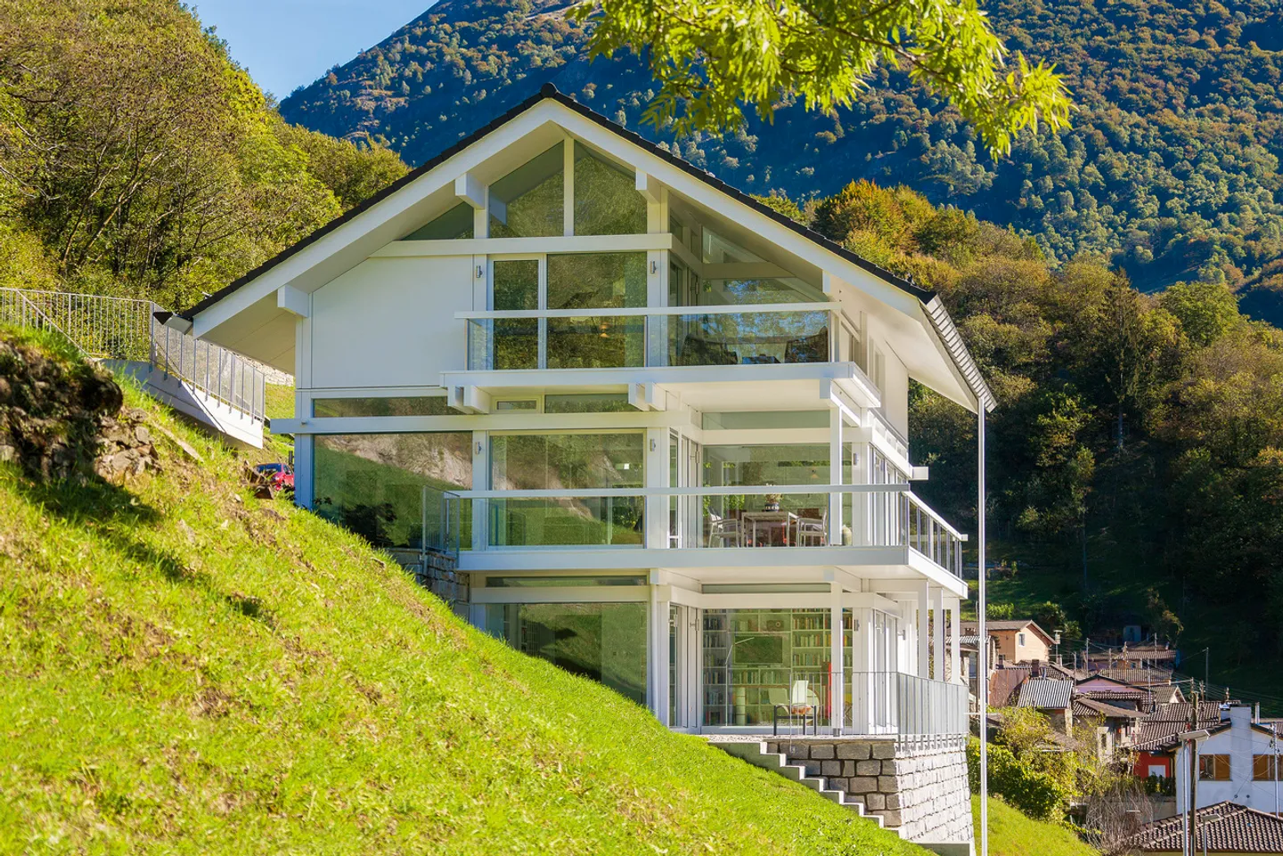 Oasi di Lusso e Design: Villa con Vista Panoramica a 360° - Foto 4 di 20