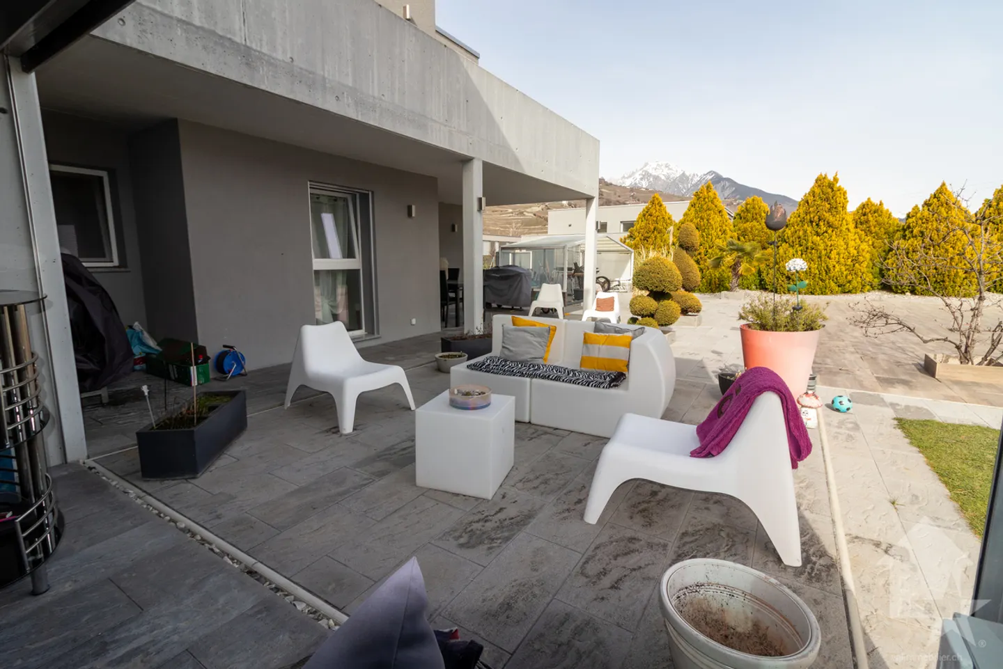 Villa moderna con giardino paesaggistico - Foto 25 di 34