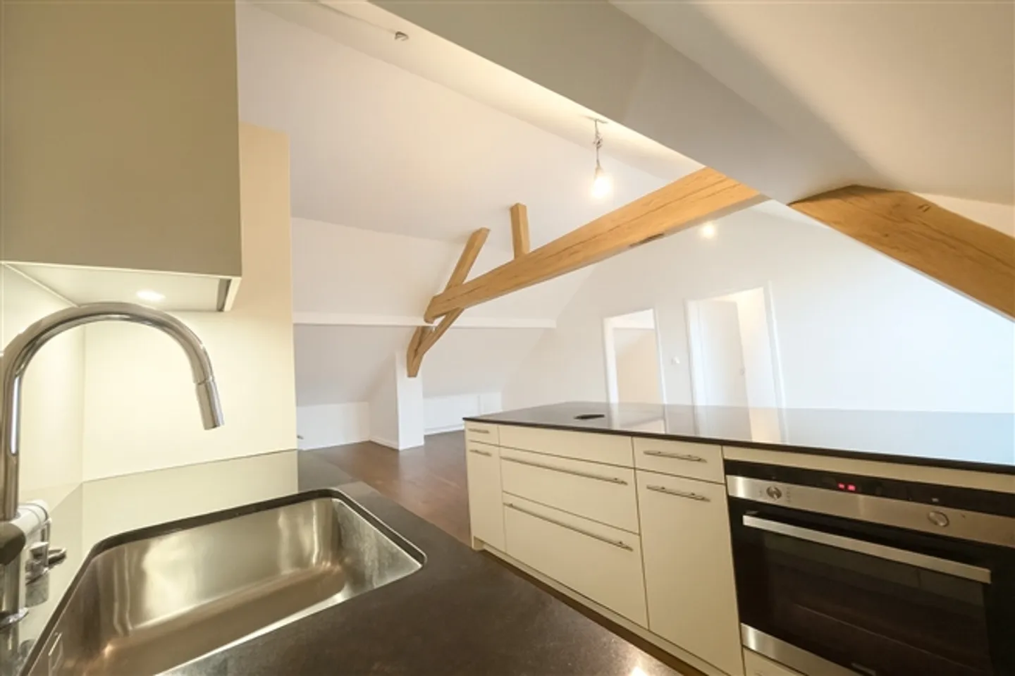 Moderno attico di 3,5 stanze a Steckborn - centrale, luminoso e ben attrezzato - Foto 7 di 8