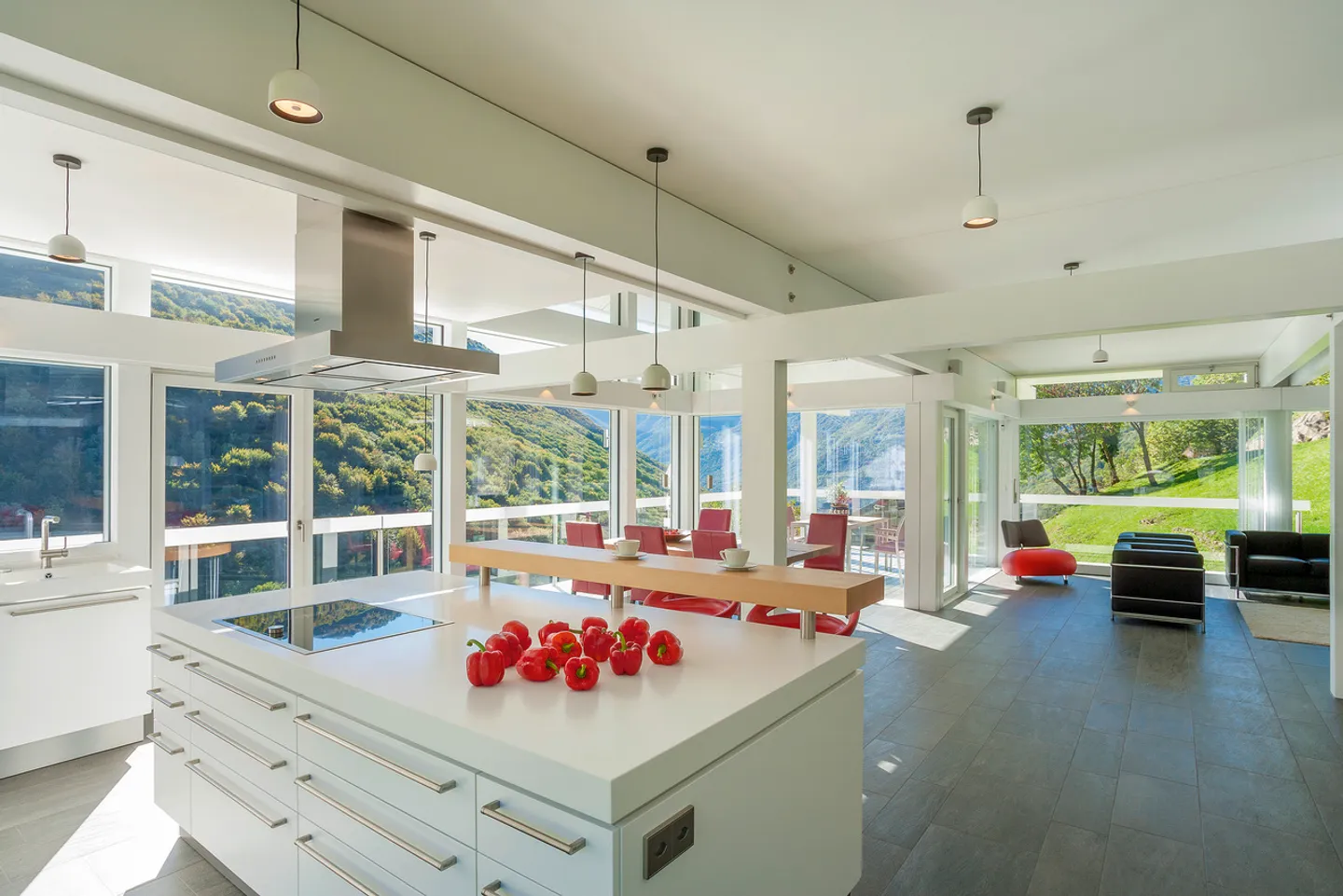 Oasi di Lusso e Design: Villa con Vista Panoramica a 360° - Foto 7 di 20