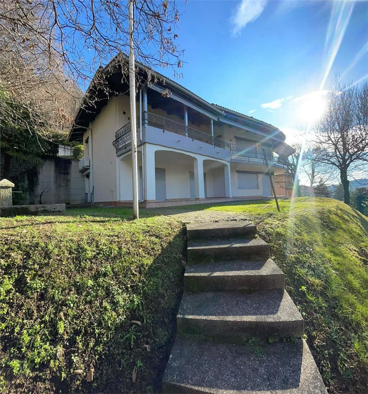 Exklusive Villa mit Wellnessbereich - Foto 1 von 13