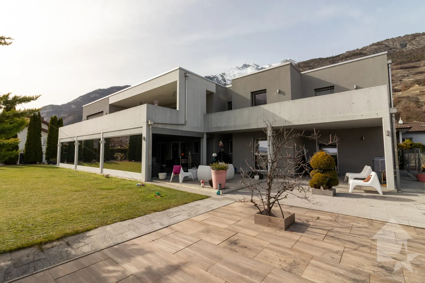 Villa moderna con giardino paesaggistico - Foto 29 di 34