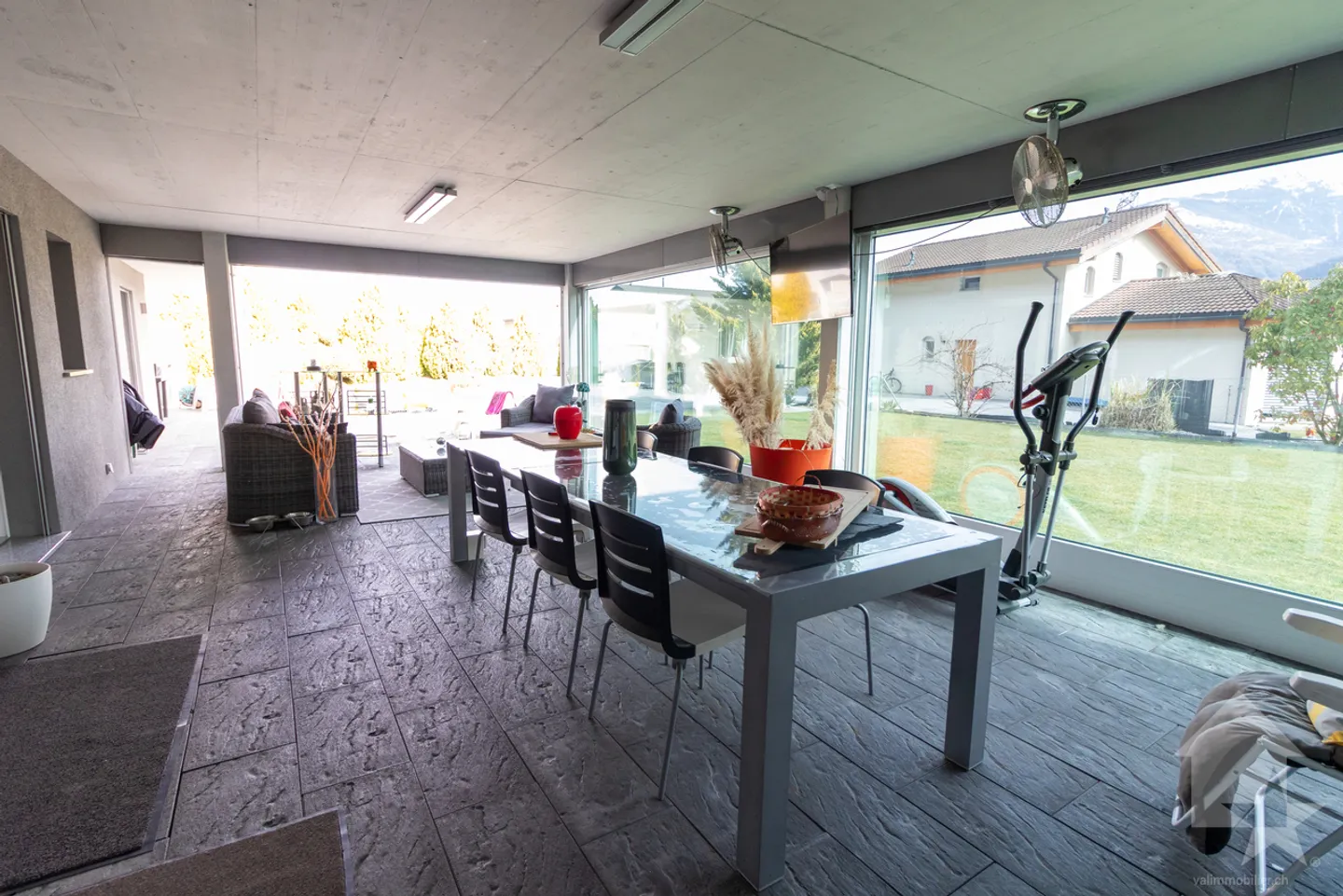 Villa moderna con giardino paesaggistico - Foto 27 di 34