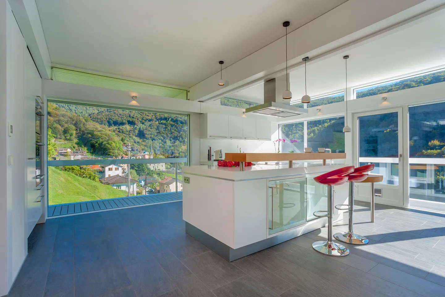 Oasi di Lusso e Design: Villa con Vista Panoramica a 360° - Foto 12 di 20