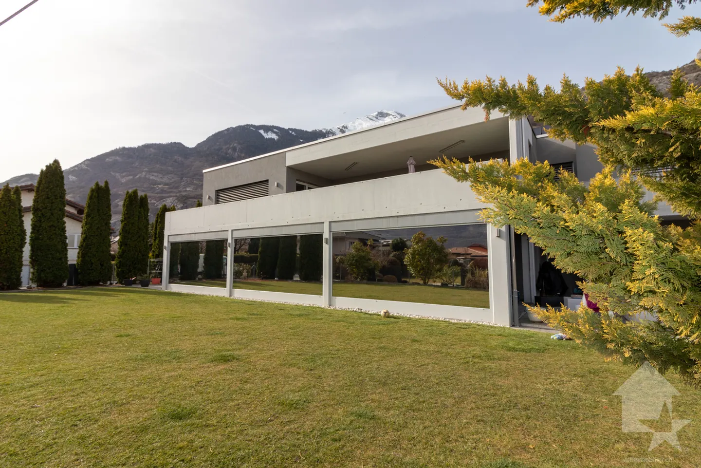 Villa moderna con giardino paesaggistico - Foto 31 di 34