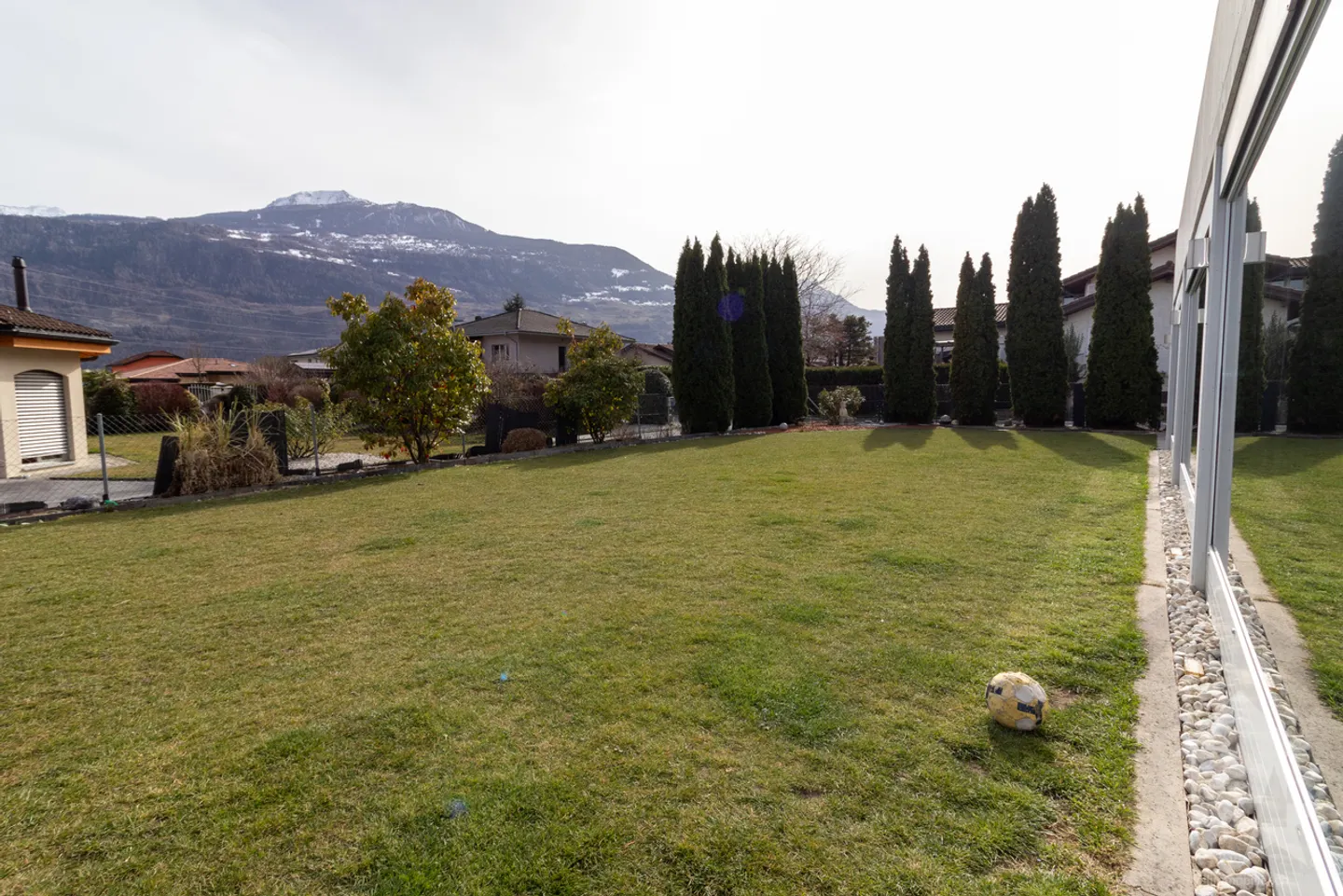 Villa moderna con giardino paesaggistico - Foto 33 di 34
