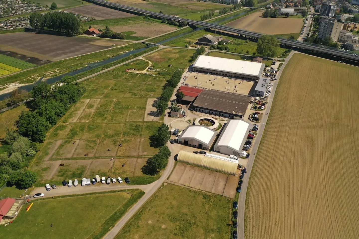 Superbo centro equestre con 110 box in piena attività - Foto 1 di 8