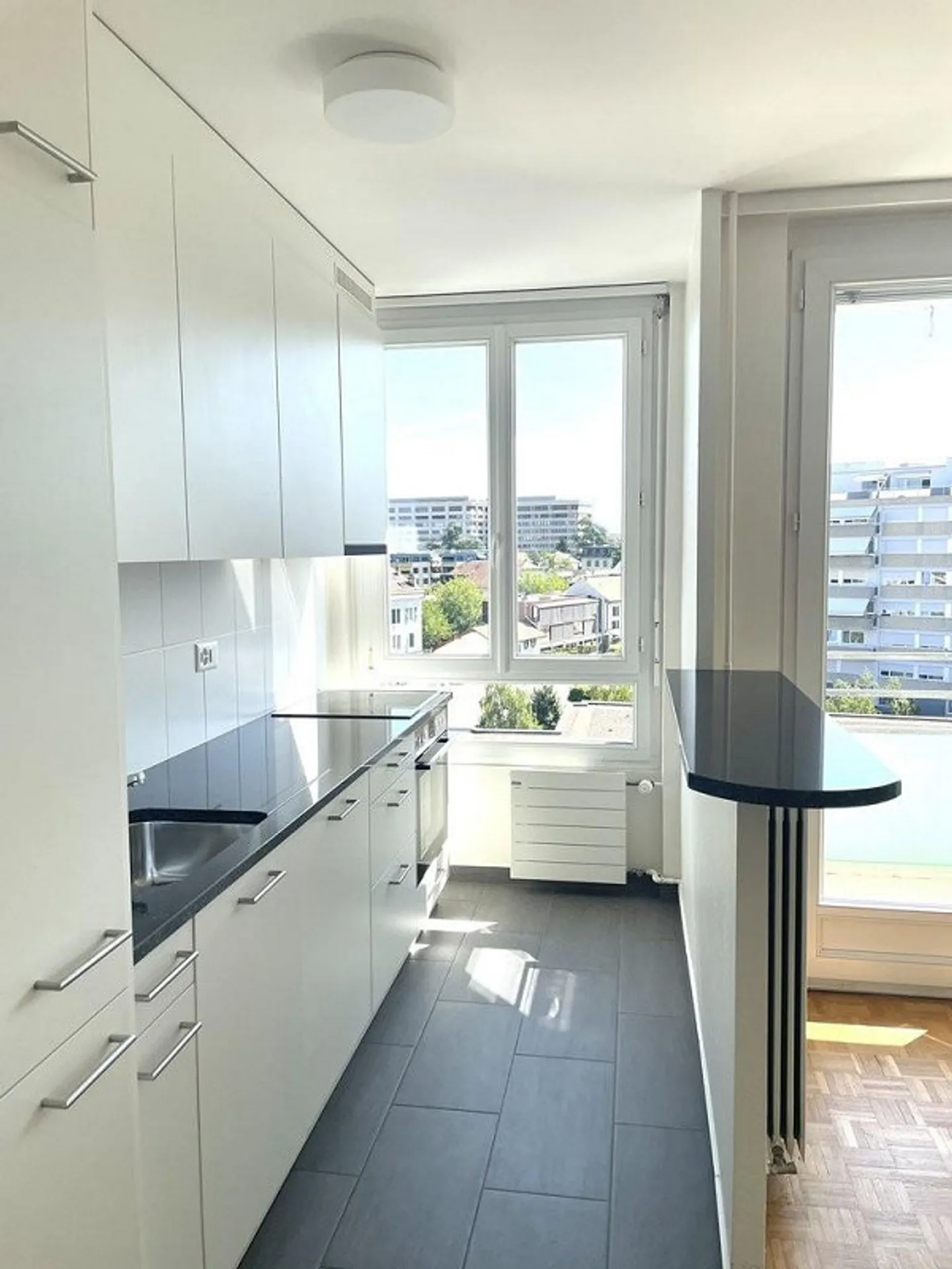 Appartement Moderne Près de l'Aéroport - Photo 4 sur 10