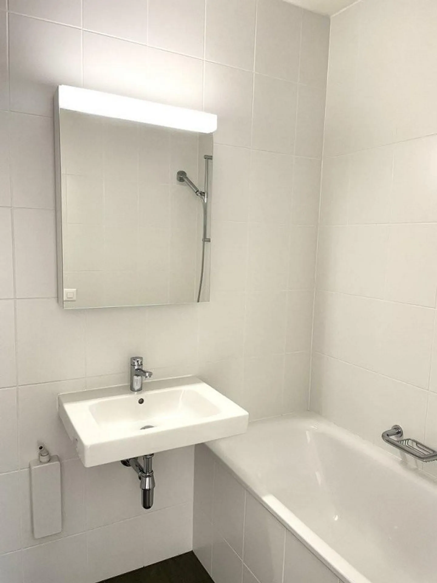 Appartement Moderne Près de l'Aéroport - Photo 8 sur 10