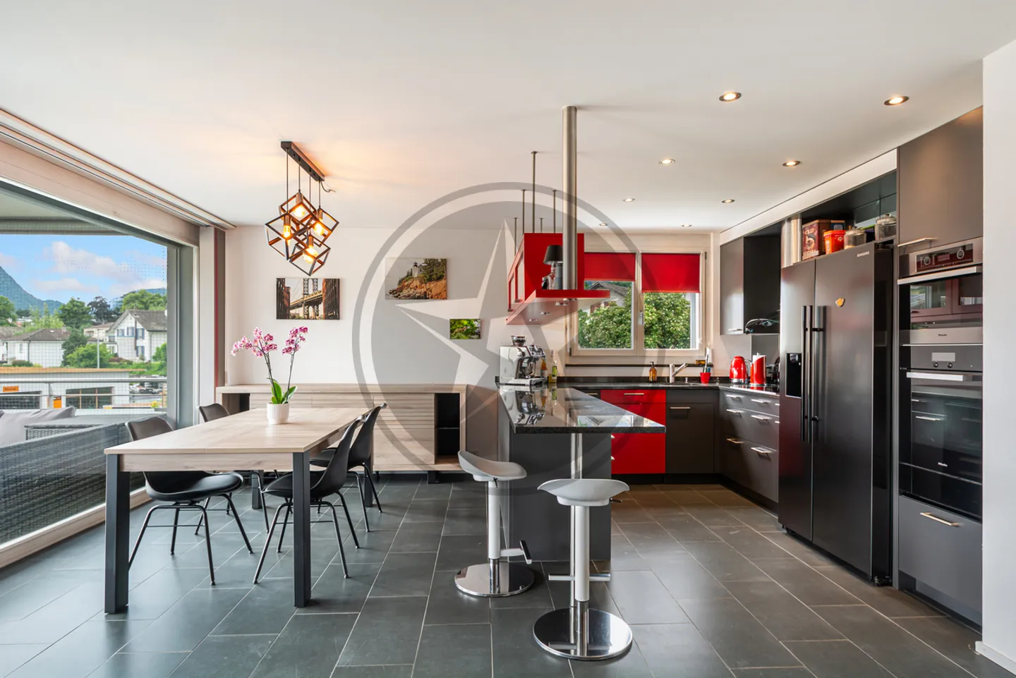 Incantevole appartamento di 4,5 stanze con grande balcone - Foto 3 di 13