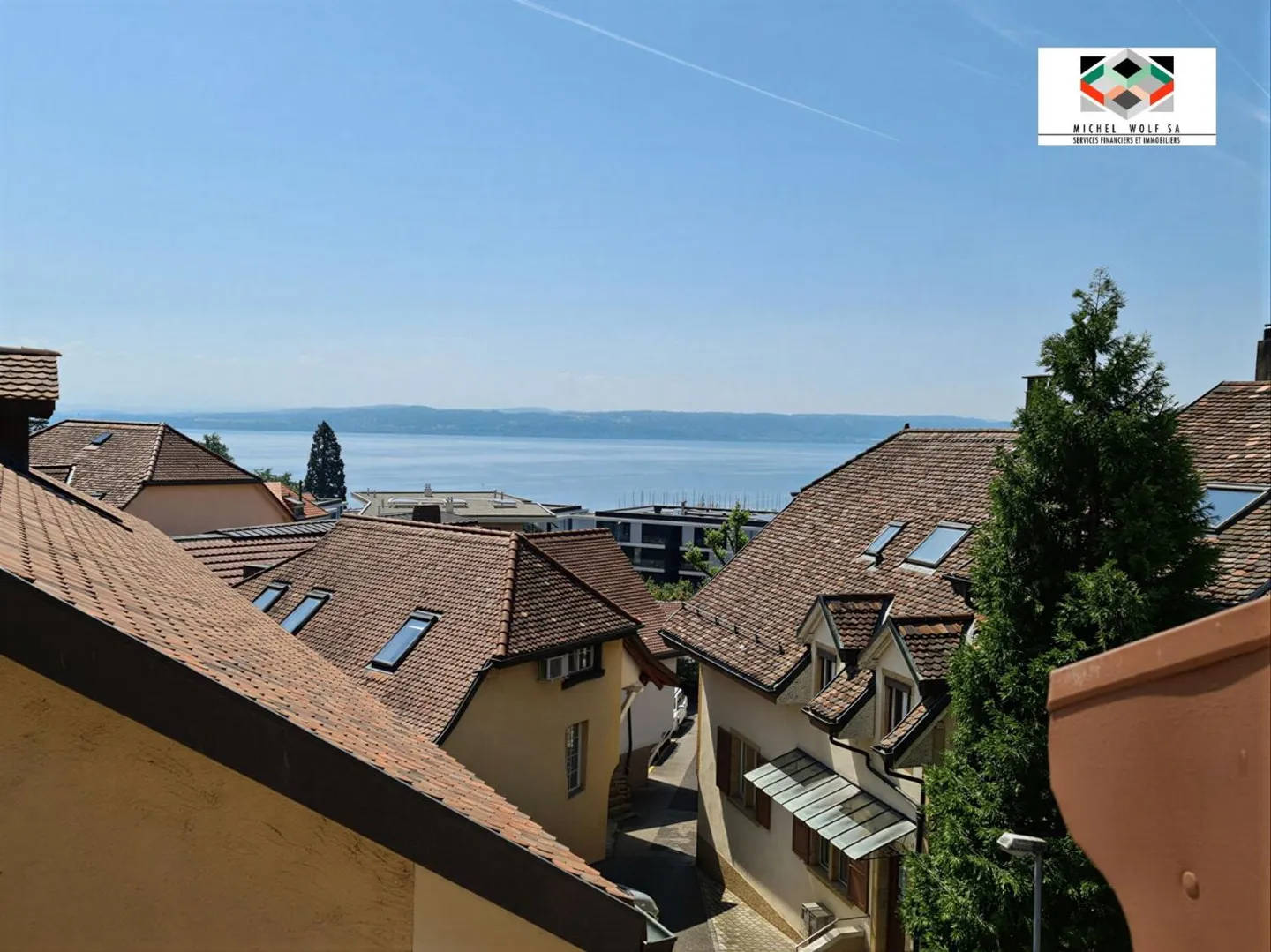 Grande e bella casa di villaggio a St-Aubin-Sauges, vicino al lago - Foto 1 di 10