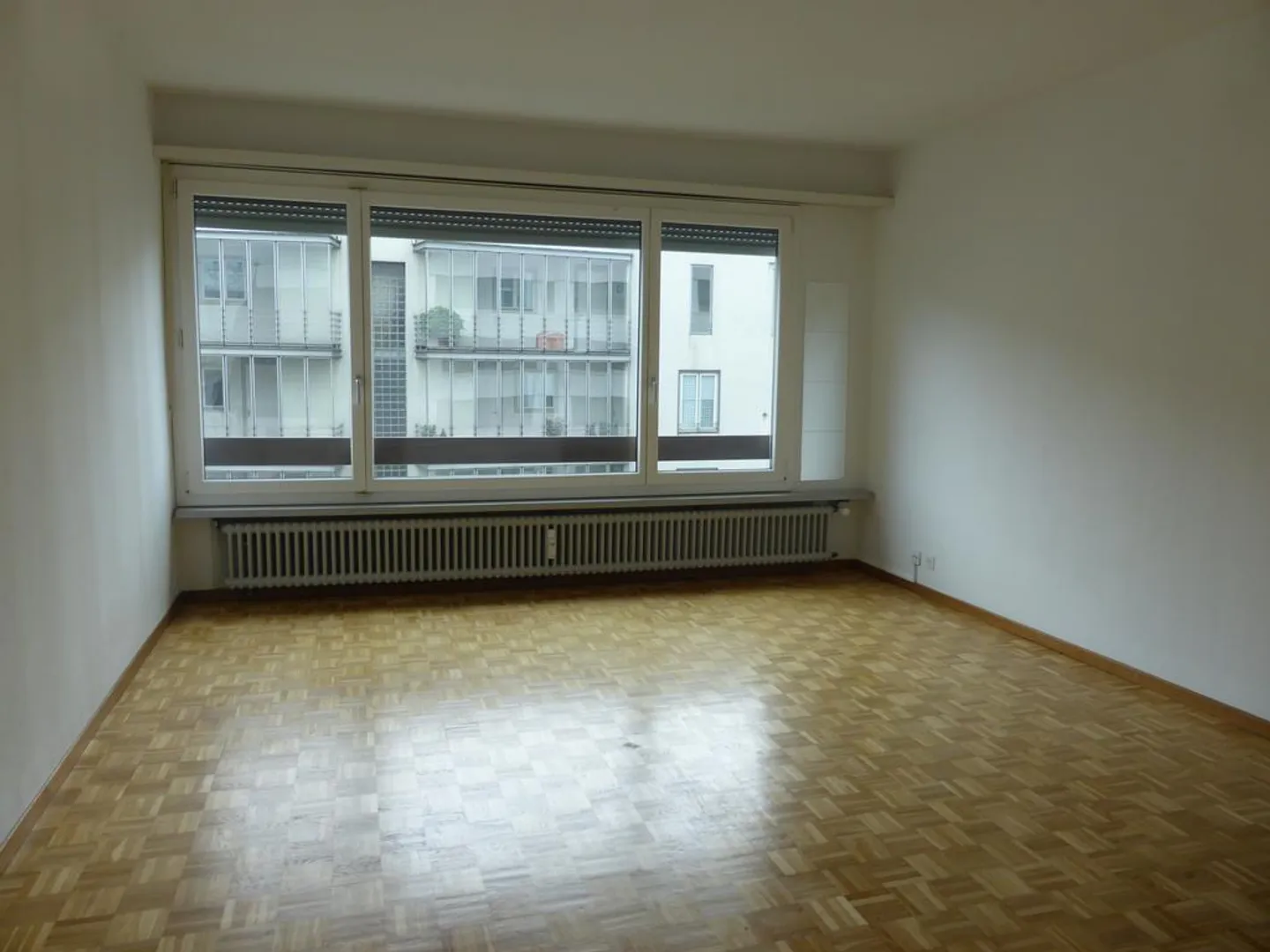 1-room apartment near Spalentor - Photo 2 of 5