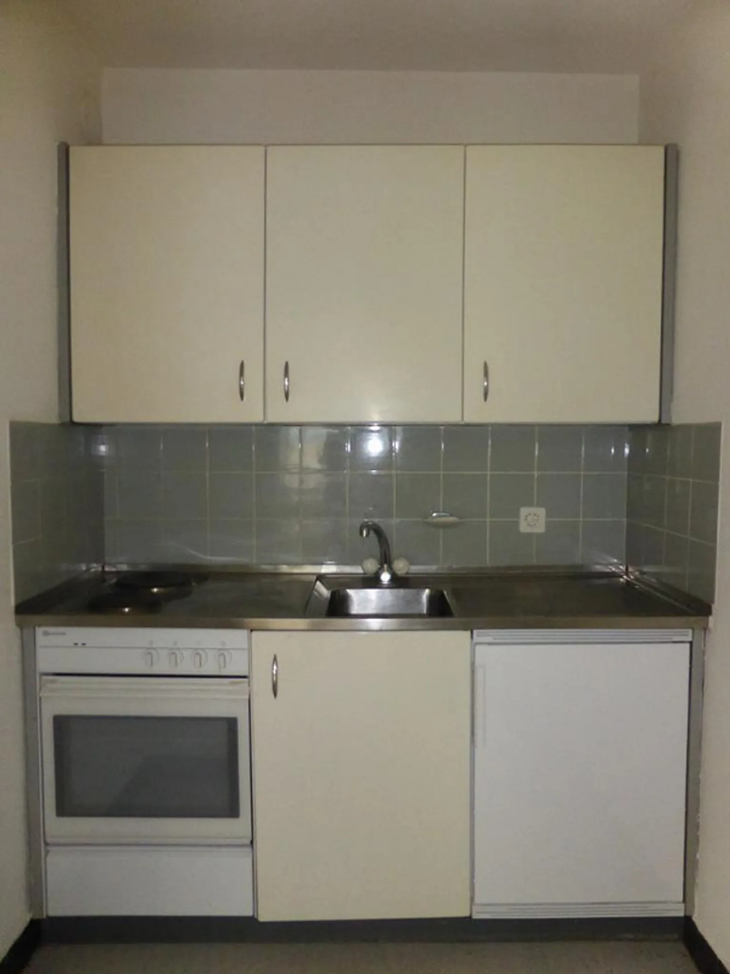 1-room apartment near Spalentor - Photo 3 of 5