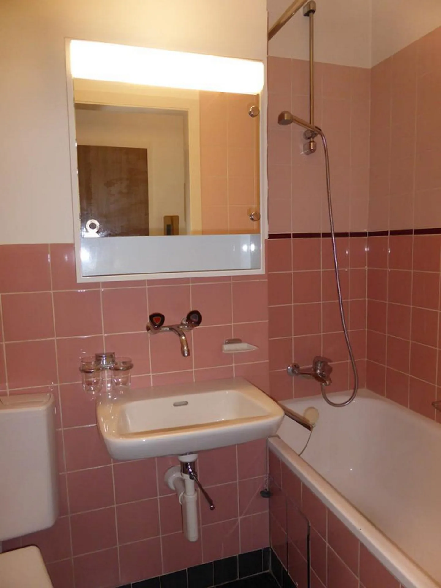 1-room apartment near Spalentor - Photo 4 of 5