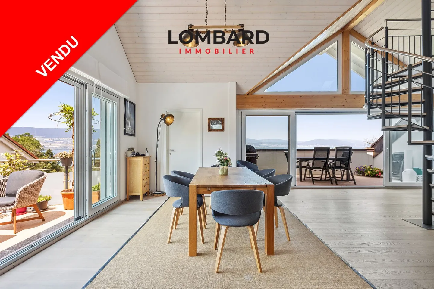 ***VENDU*** Appartement en attique spacieux avec 4,5 pièces et vue sur le lac - Photo 1 sur 12